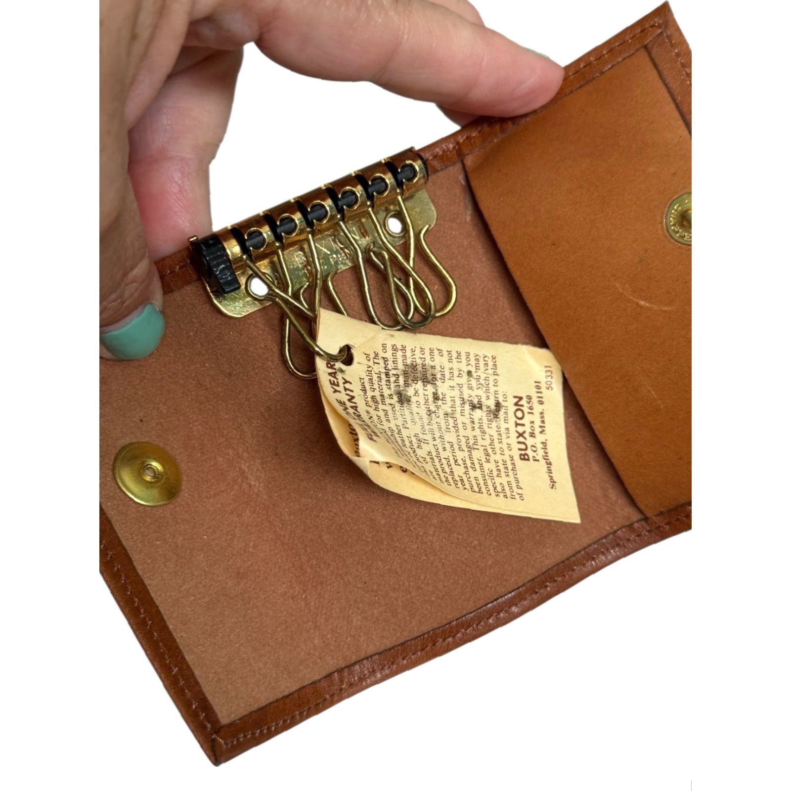Vintage VINTAGE Buxton Key-Tainer Brown Leather & Gold Tone Case NOS Key Case Unisex S Brown 3.5 x 2.25 accessories Logo Womens/Mens Size ONE SIZE - 4 Thumbnail