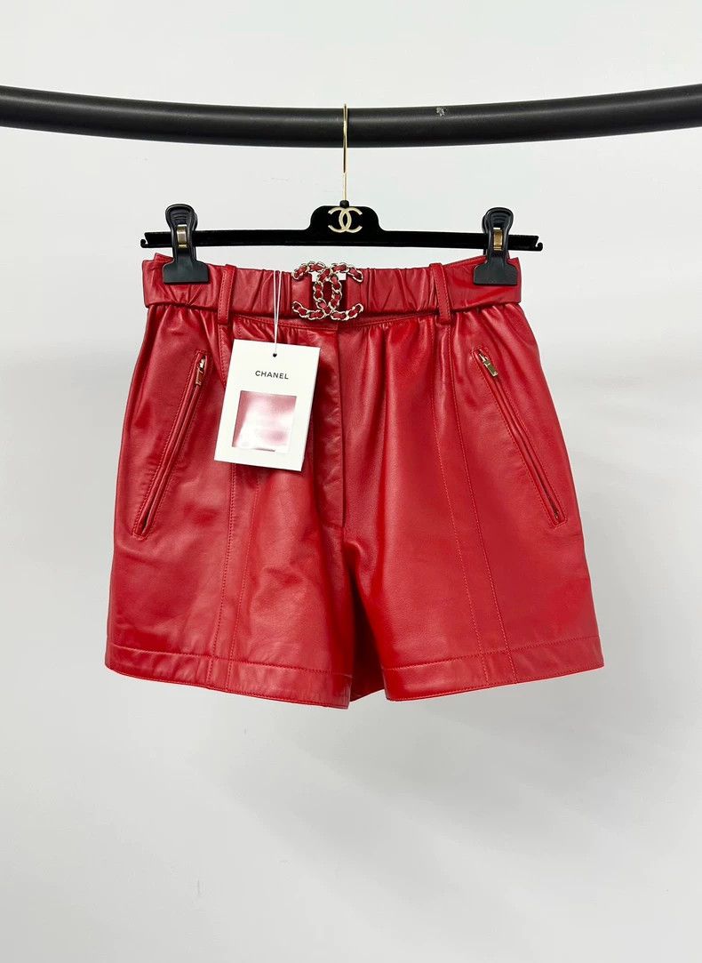 Chanel Chanel Red sheepskin shorts Size 24" / US 00 / IT 34 - 1 Thumbnail