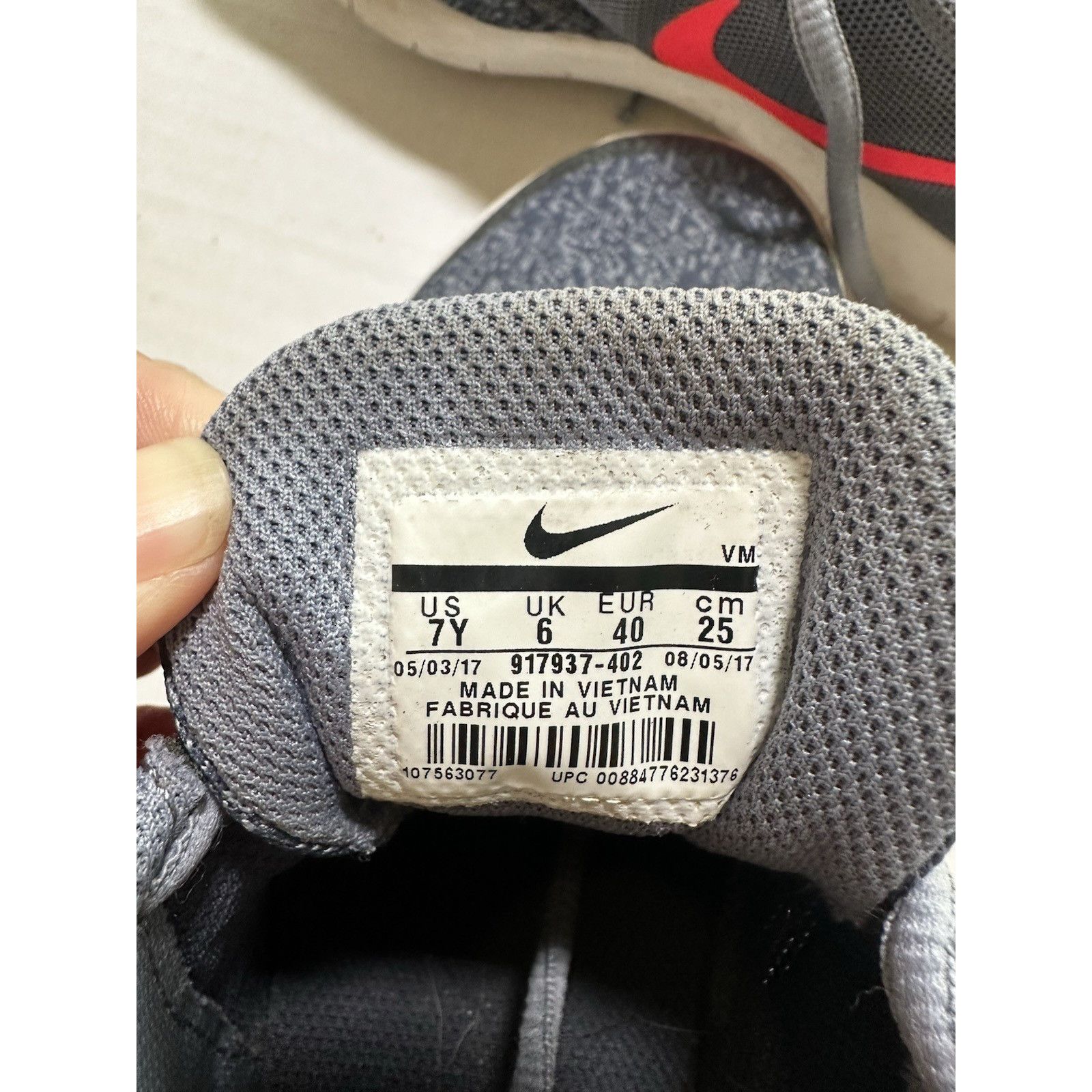 Nike Nike Flex Contact Running Shoe Grey/Red SZ7Y Sneakers Sporty Size US 7 / EU 40 - 2 Thumbnail