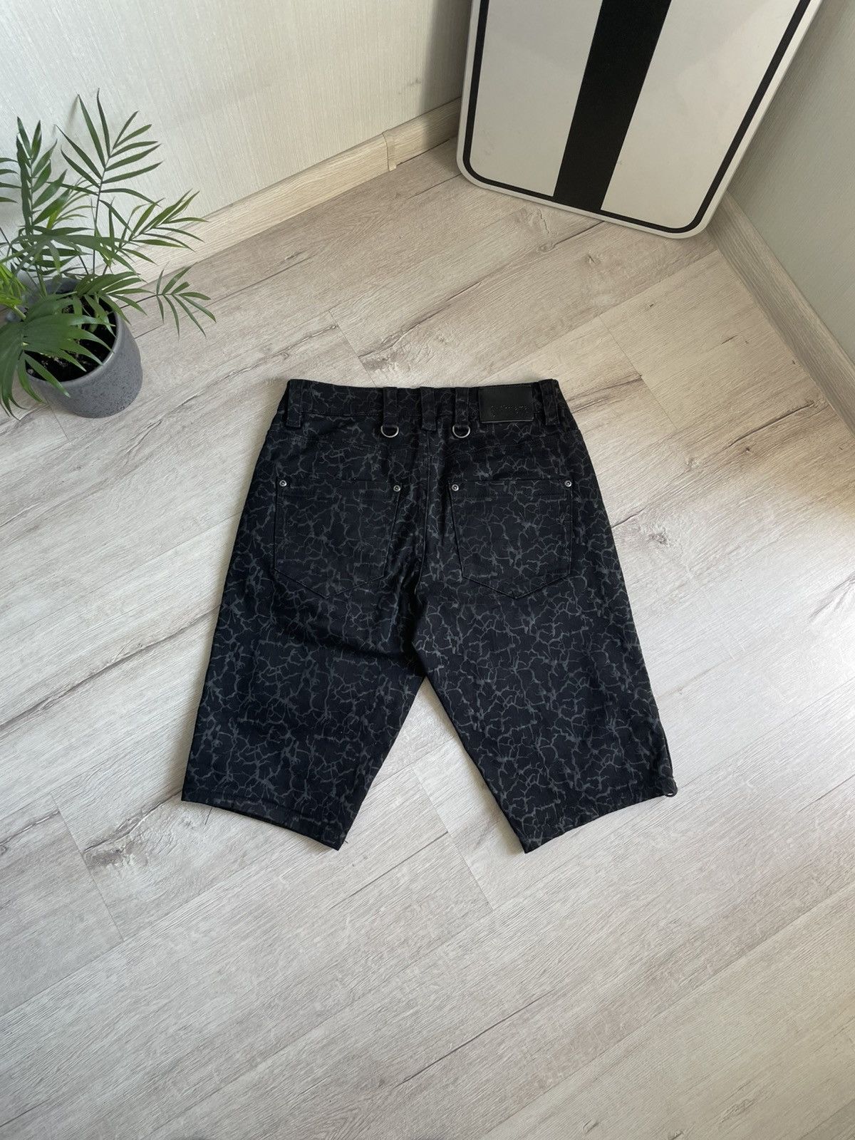 Seditionaries Rare Gothicana Punk Shorts Full print with zippers Abstract Size US 30 / EU 46 - 2 Thumbnail