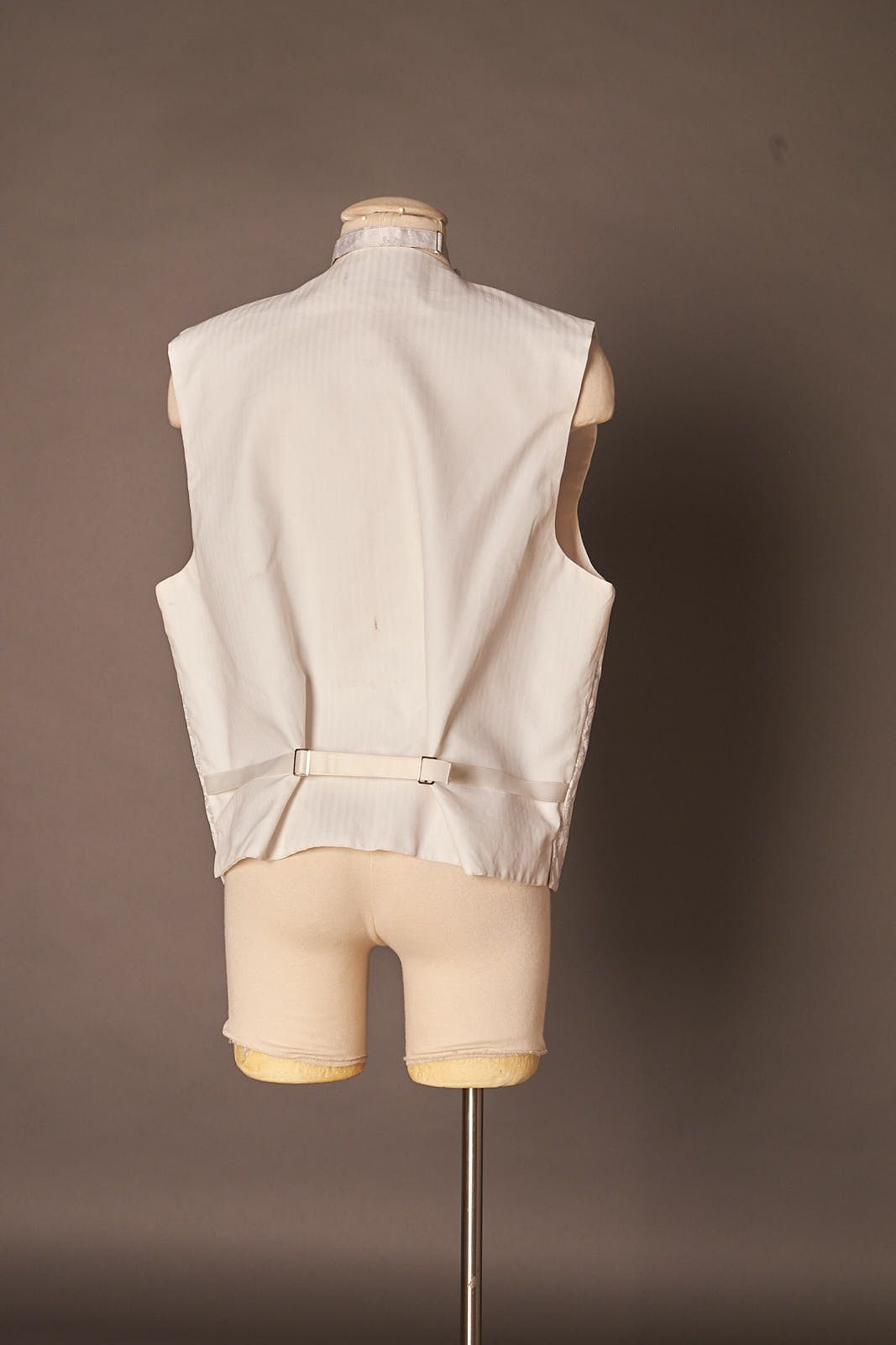 Vintage Vintage 1980s White Silver Tuxedo Vest w Matching Bow Tie Size 44L - 3 Thumbnail