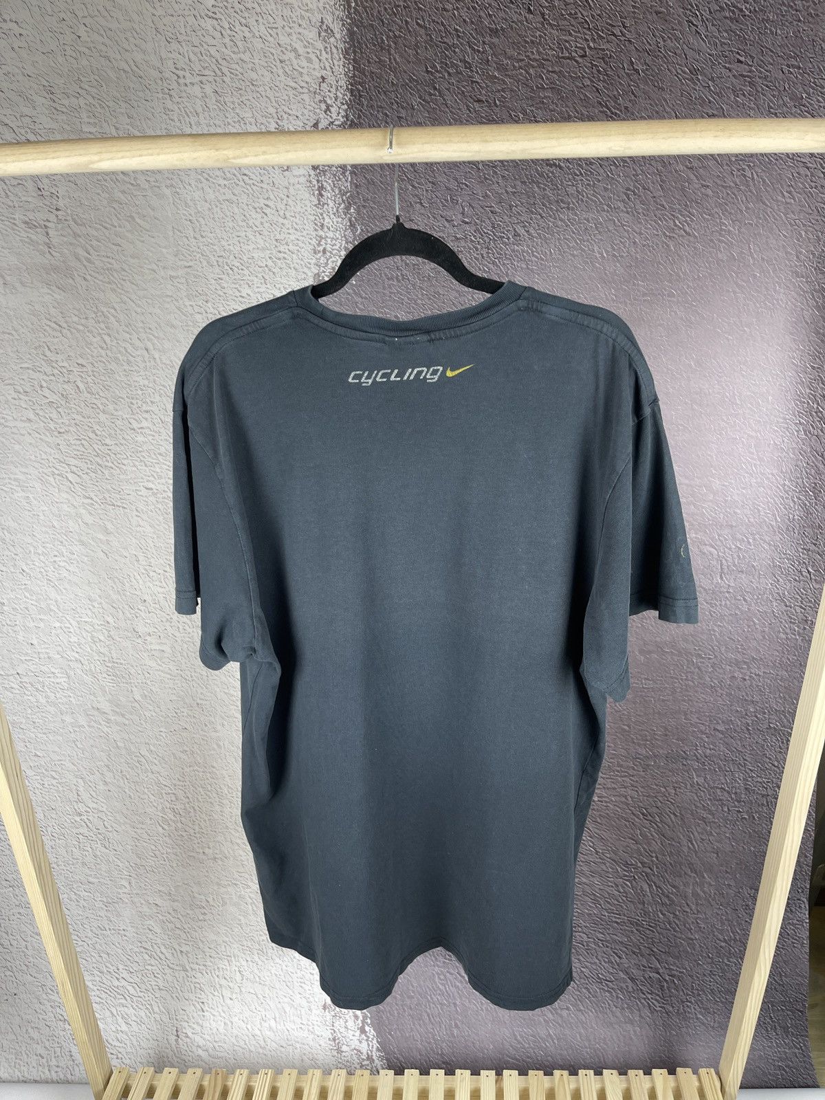 Nike Nike vintage y2k no gifts swoosh cycling logo tee shirt Size US XL / EU 56 / 4 - 9 Thumbnail