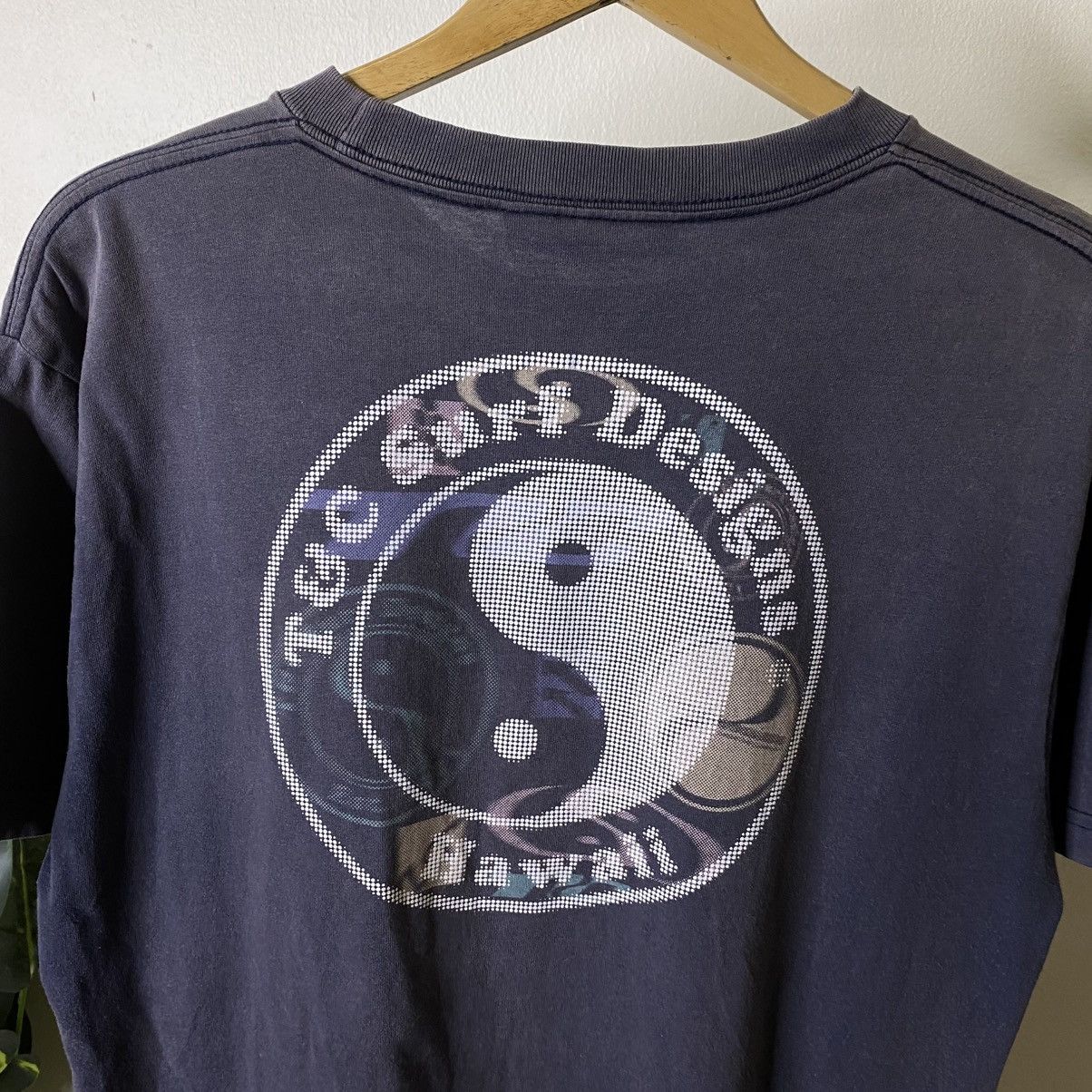 Vintage Y2K T&C Surf Design Hawaii Big Ying Yang Logo Surfing Tee Size US L / EU 52-54 / 3 - 2 Thumbnail