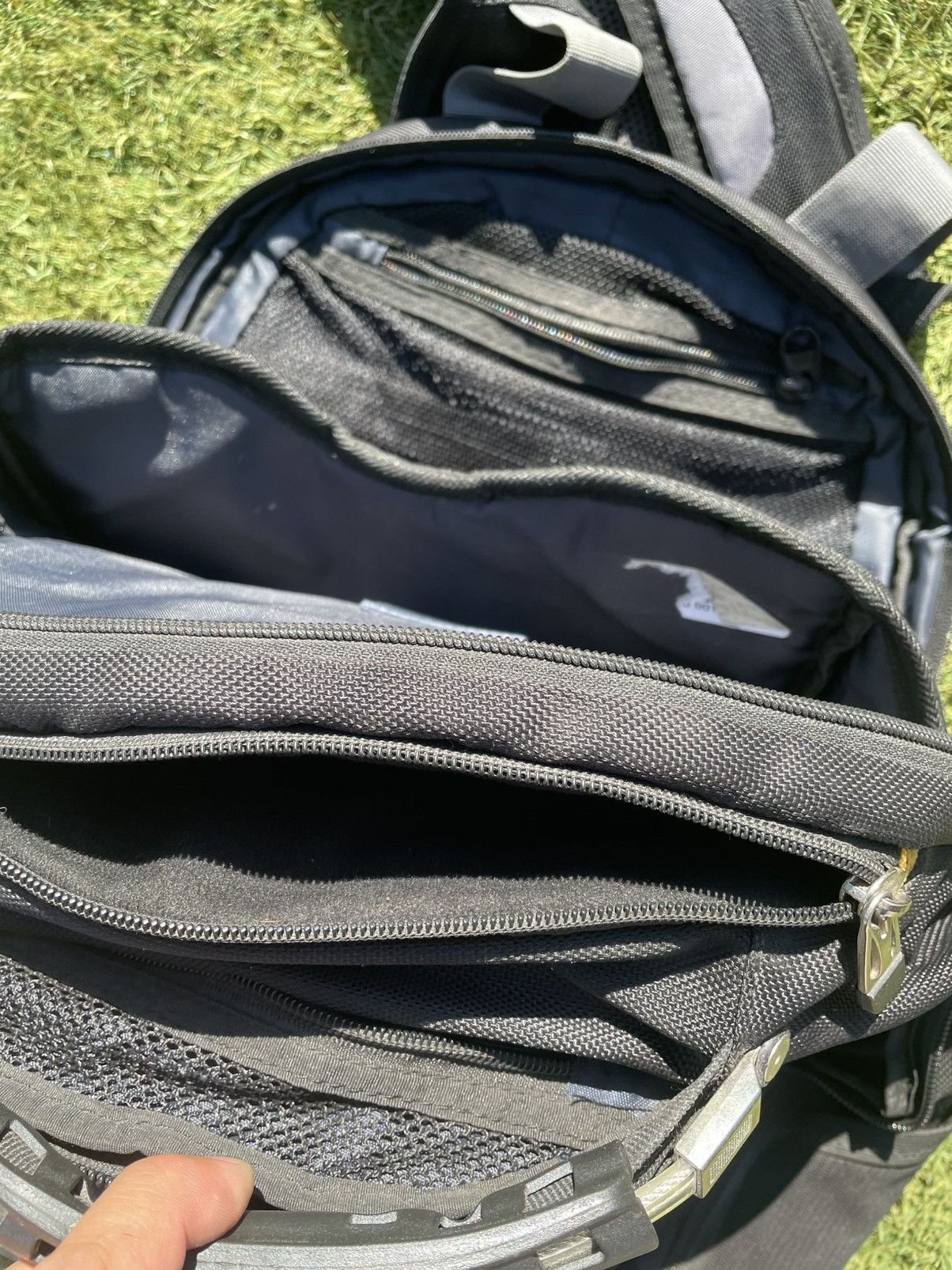 Other TARGUS Drifter II for 17" Laptop Backpack broken strap Size 30 - 9 Thumbnail