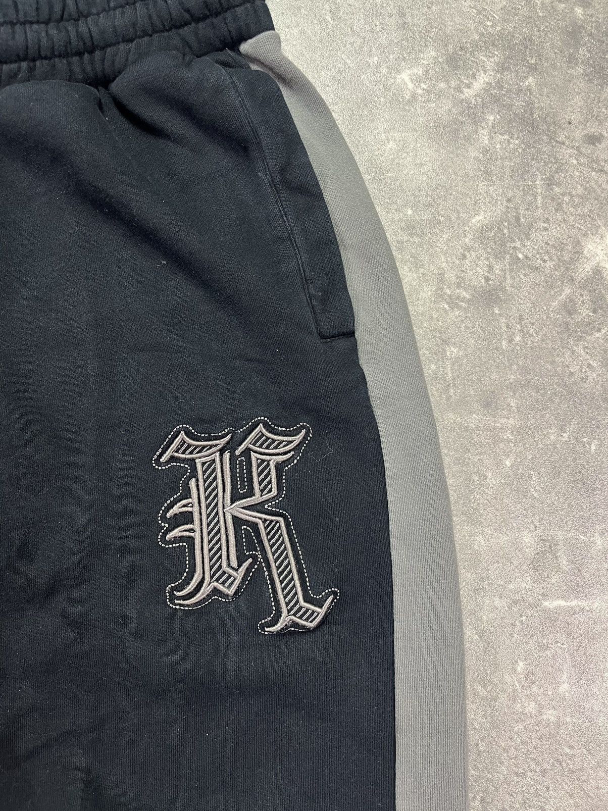 Karl Kani Karl Kani Vintage Embroidered Printed Baggy Sweatpants L Size US 34 / EU 50 - 5 Thumbnail