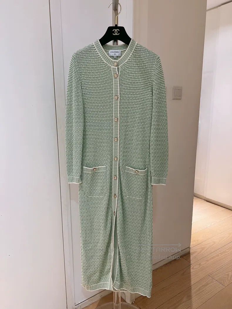 Chanel Chanel 21 Early Spring Vacation Series Green and White Col Size XXS / US 00 / IT 34 - 1 Thumbnail
