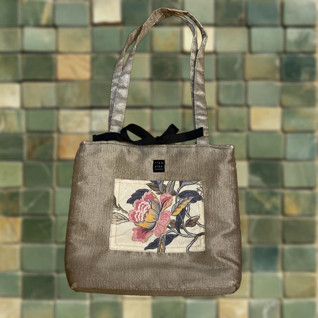 Vintage VINTAGE Lisa Lill Studio Reversable Shoulder Bag Fabric Tote Metallic Gold Two Pockets Womens Bag Brown Exterior Cotton Blend Pockets 2 Size ONE SIZE - 1 Thumbnail