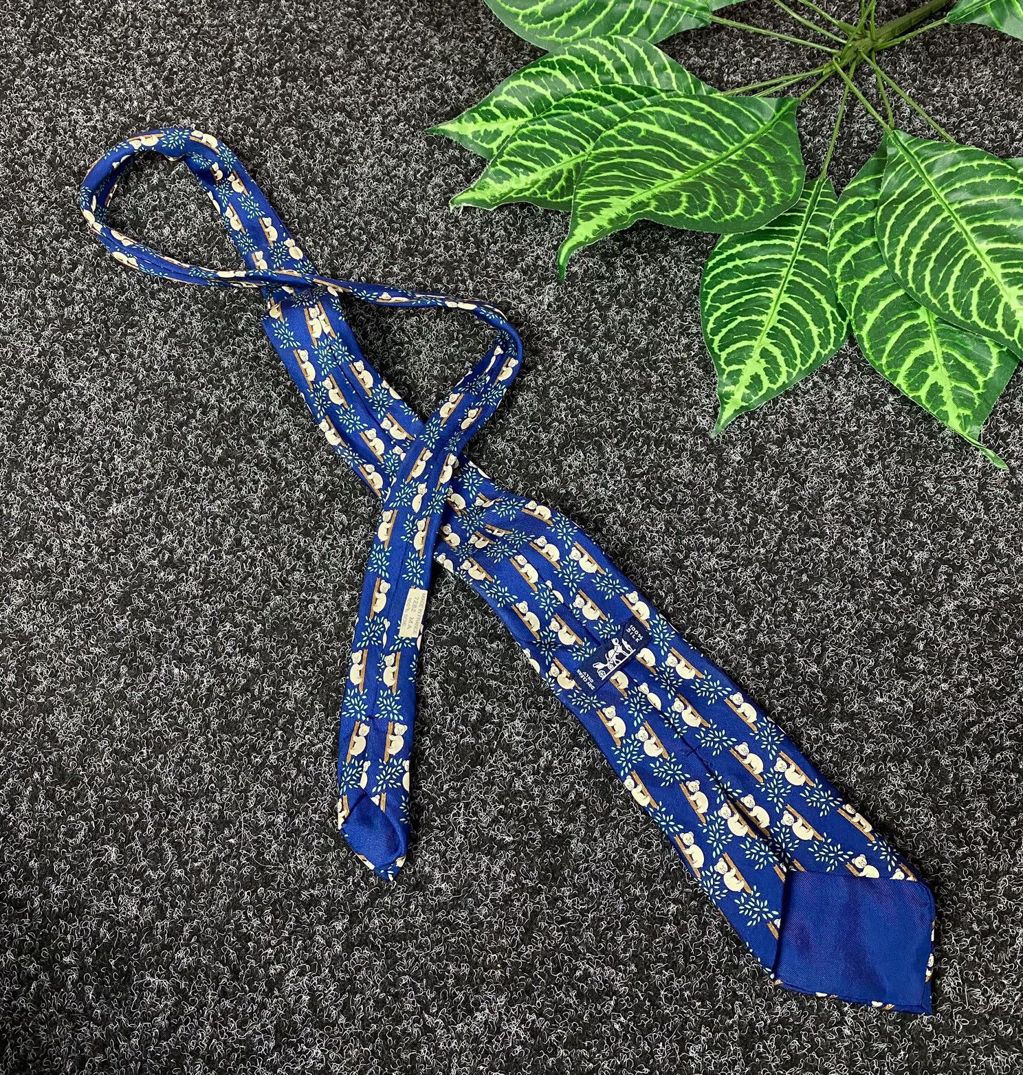 Hermes Hermes 7282 Blue Silk Climbing Bears Print Neck Tie Size ONE SIZE - 3 Thumbnail