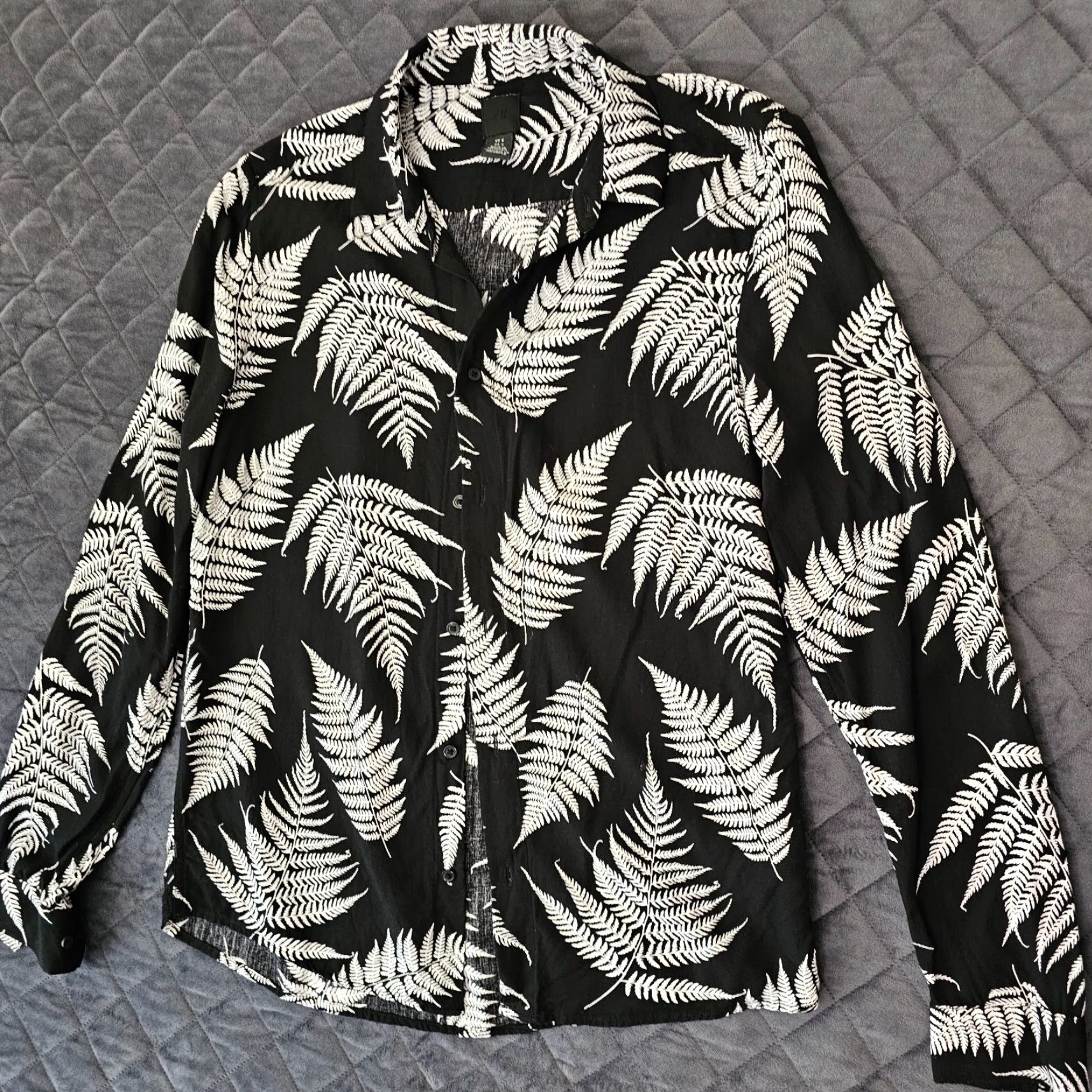 H&M H&M Button Down Shirt Black Floral Business Work Office Preppy Classic Size S Women Button-Up Chiffon Polyester Long Sleeve Collared Size S / US 4 / IT 40 - 5 Thumbnail