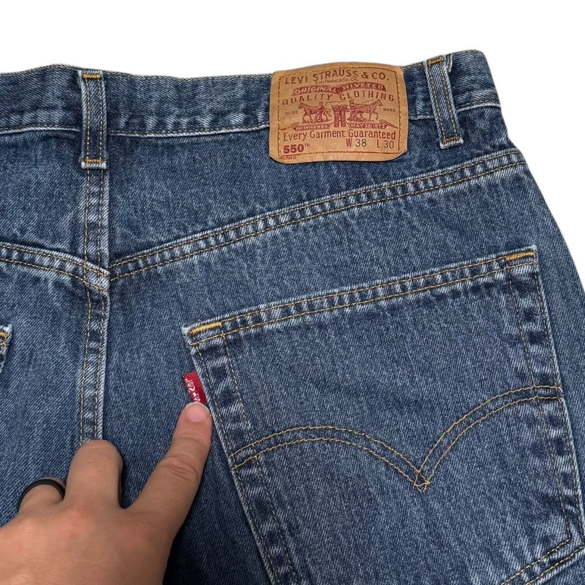 Levi's 2002 Levi's 550 Cut Off Jean Shorts Men's 38 (Fits 36) Size US 36 / EU 52 - 2 Thumbnail