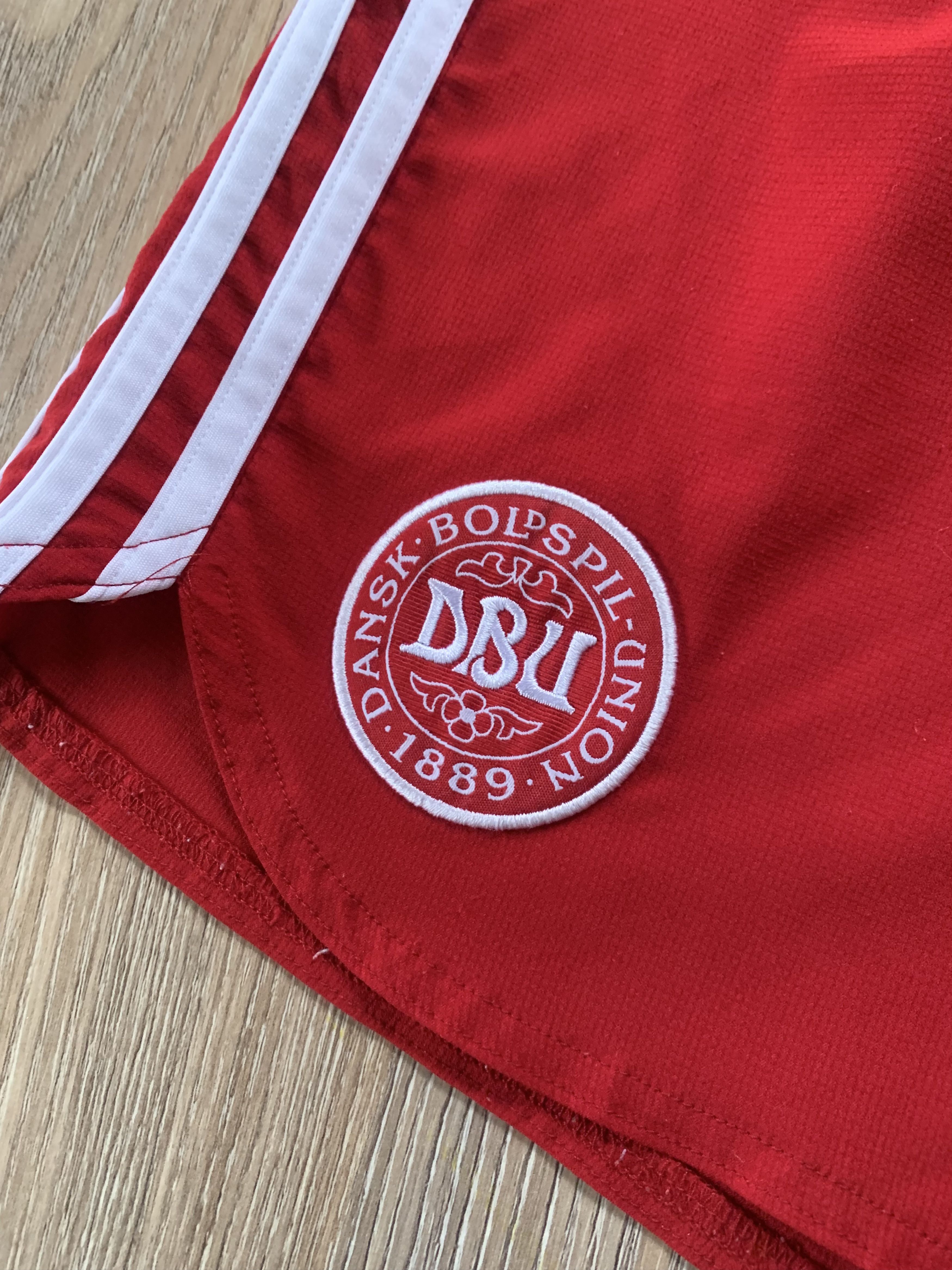 Adidas Adidas Denmark Red Training Shorts 2015 Size US 28 / EU 44 - 4 Thumbnail