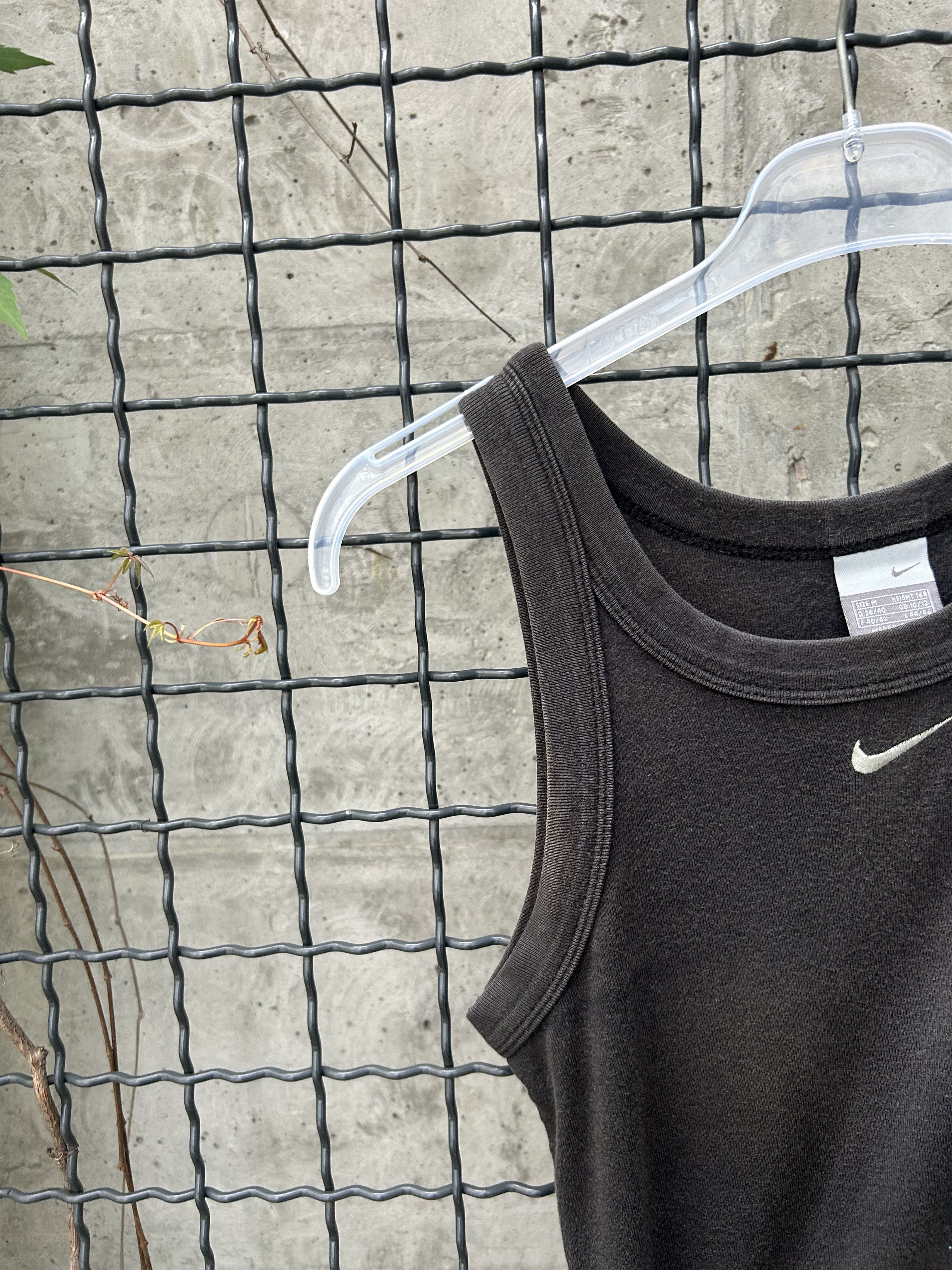 Nike Vintage 90s Nike Cental Swoosh Tank Top Shirt Size M / US 6-8 / IT 42-44 - 4 Thumbnail