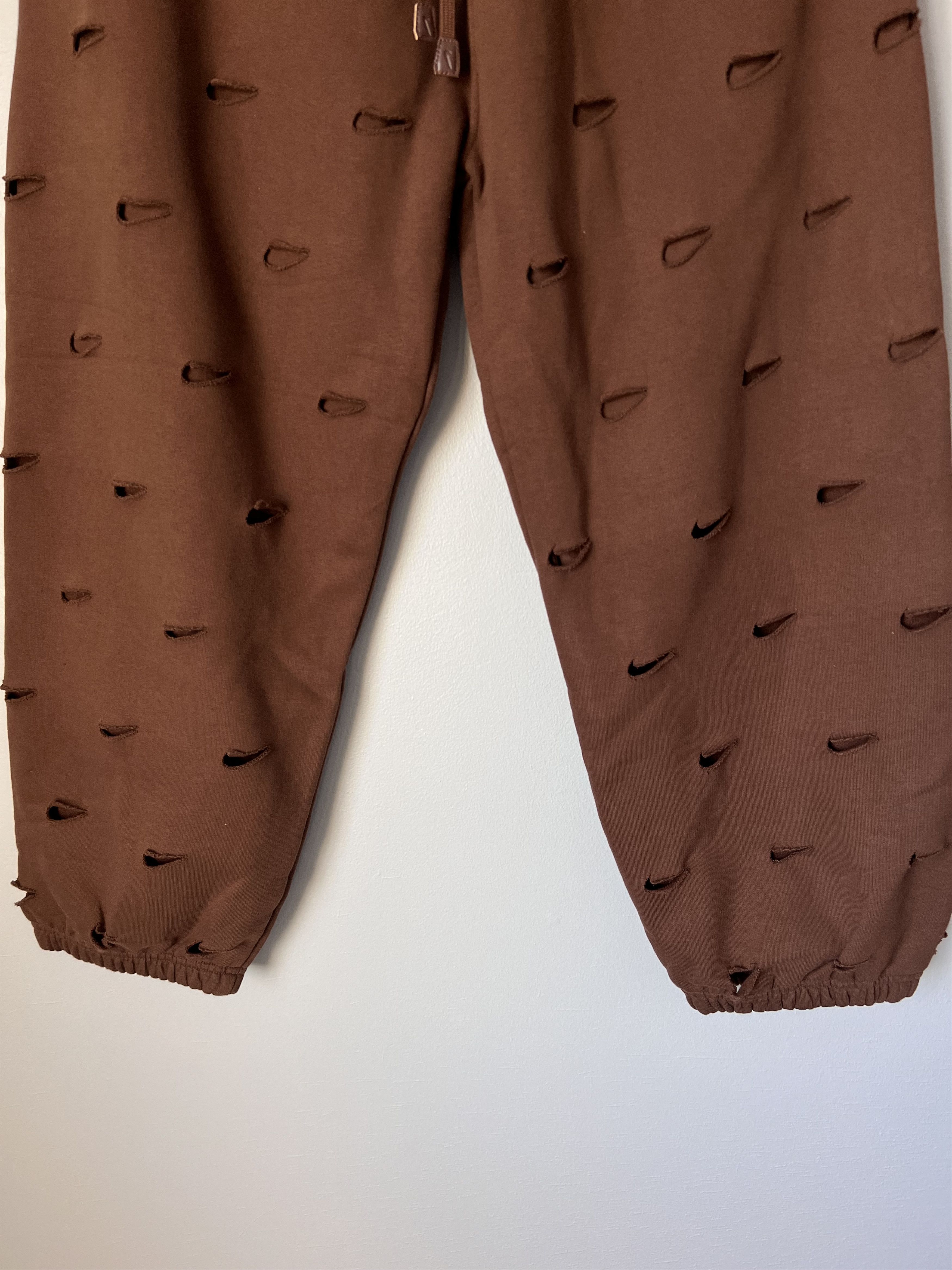 Jacquemus × Nike Jacquemus Nike Le Swoosh Jogging Sweatpants in Brown Size US 32 / EU 48 - 3 Thumbnail