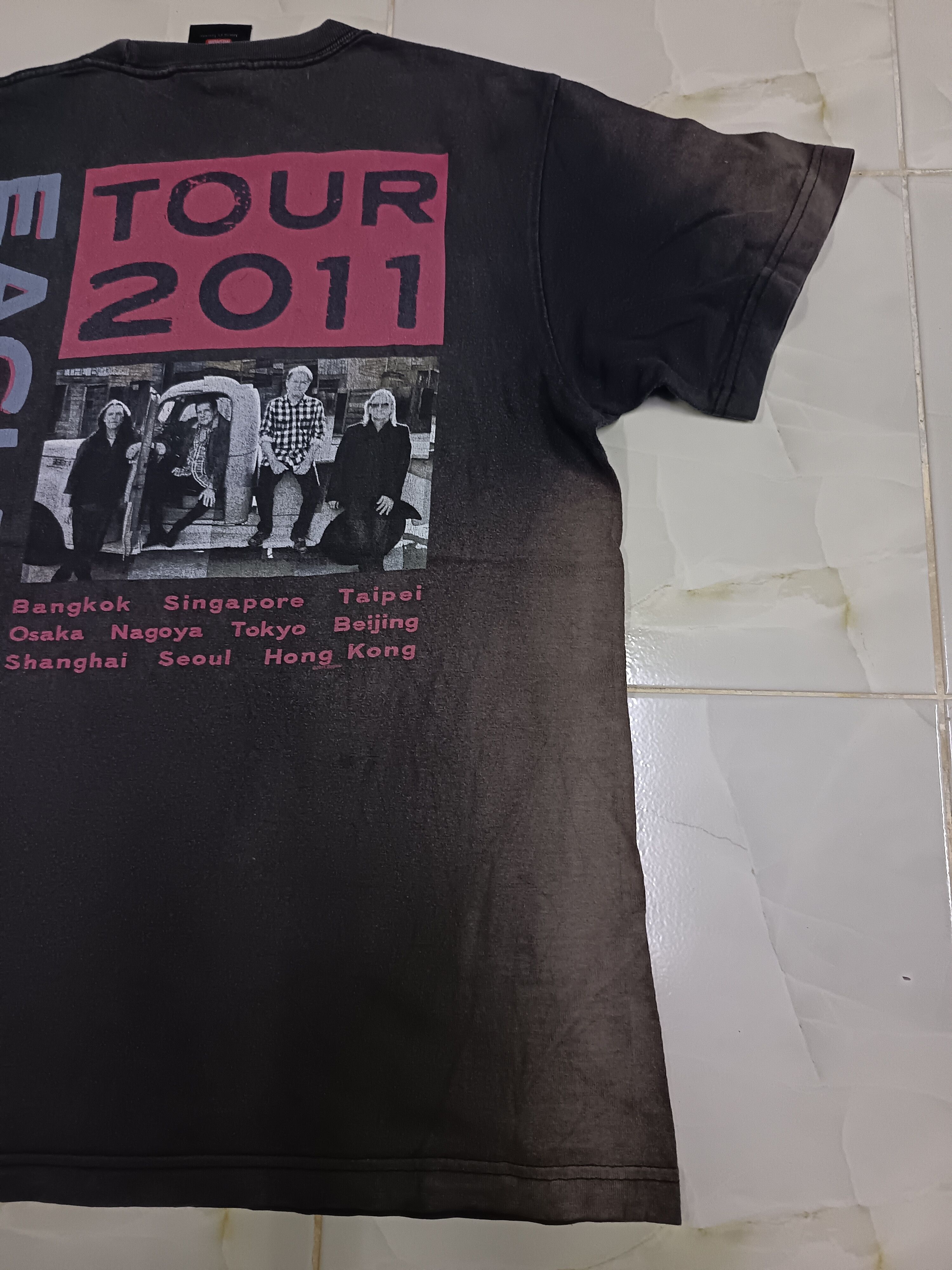 Band Tees Vintage Eagles Tour 2011' Tour Asia Faded Shirt Tee Size US M / EU 48-50 / 2 - 7 Thumbnail