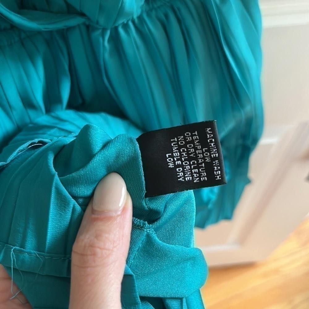 Designer Epilogue deep v back formal pleated dress Size S / US 4 / IT 40 - 6 Thumbnail