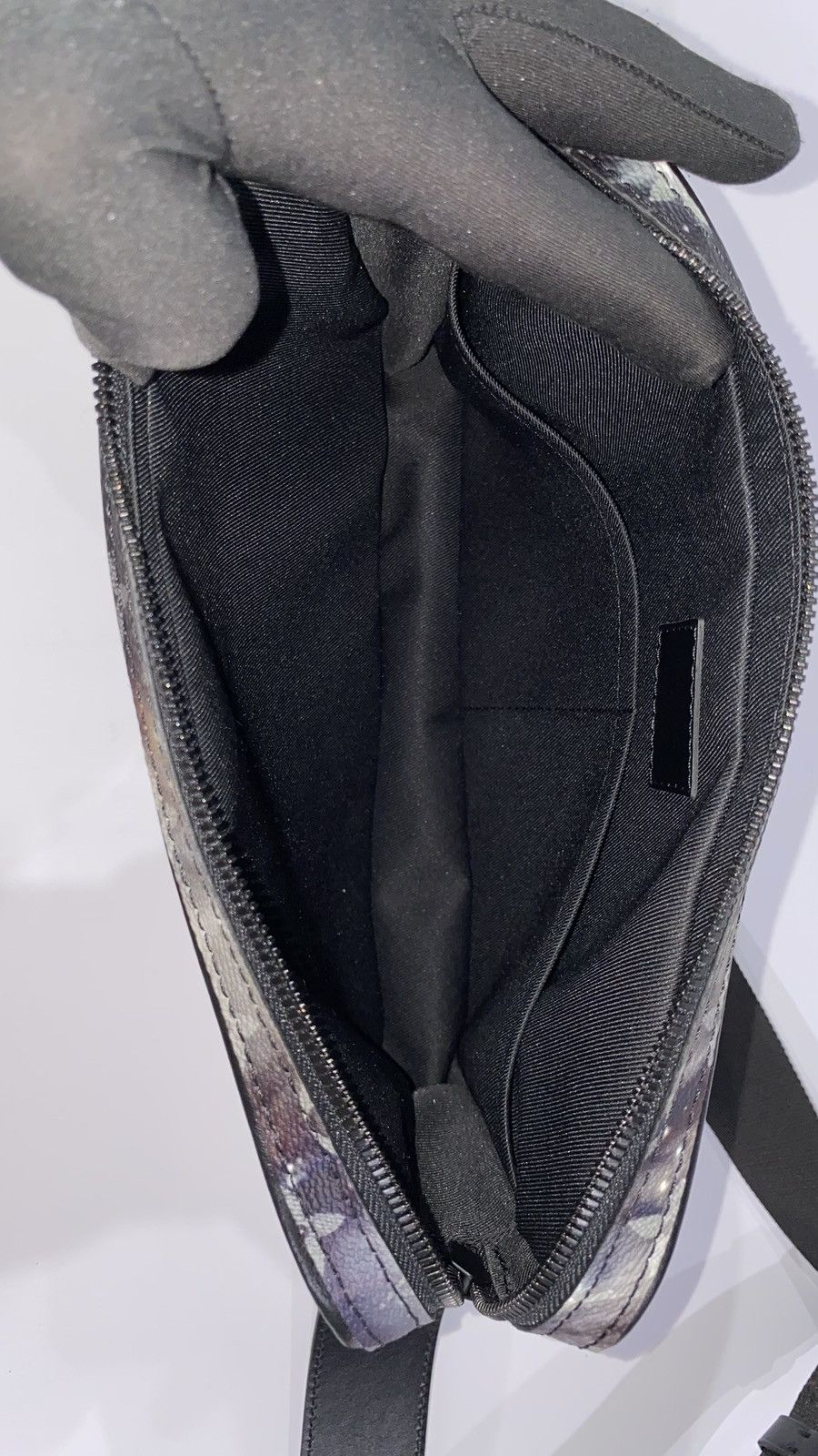 Louis Vuitton Louis Vuitton Galaxy Alpha Messenger Shoulder Bag Size ONE SIZE - 6 Thumbnail