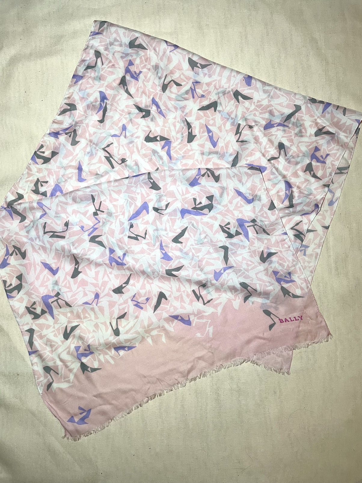 Bally Bally heels viscose pink shawl scarf Size ONE SIZE - 6 Thumbnail