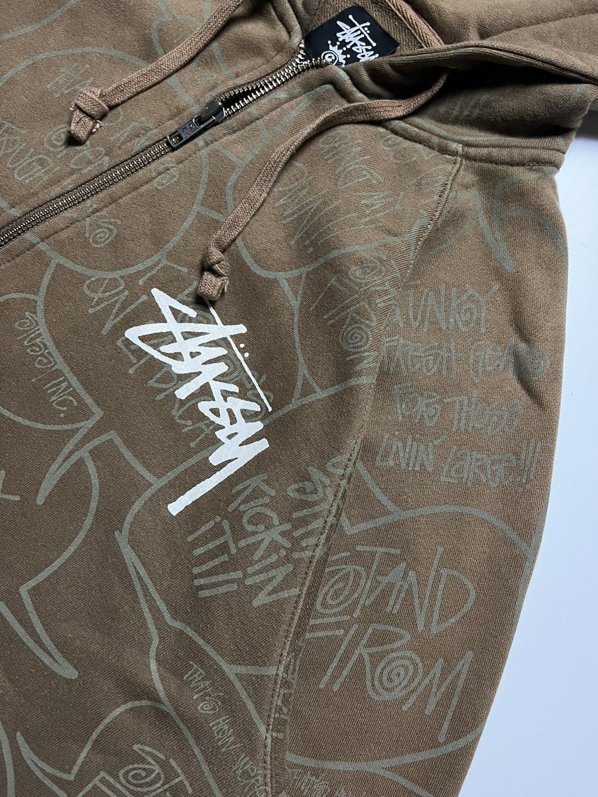 Stussy Stüssy All-Over Graffiti-Print Full-Zip Hoodie Brown – 2000s Size US XL / EU 56 / 4 - 9 Thumbnail