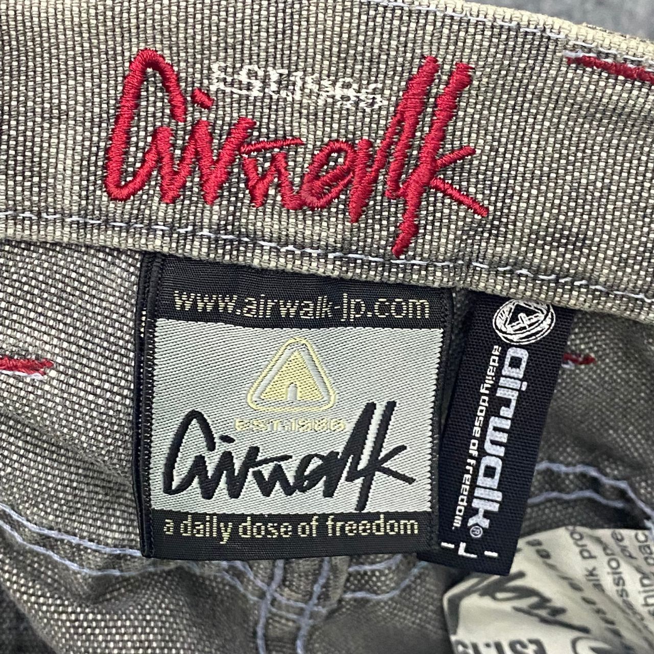 Airwalk 💥Best Offer💥Vintage Airwalk Baggy Distressed Denim Size US 31 - 16 Thumbnail