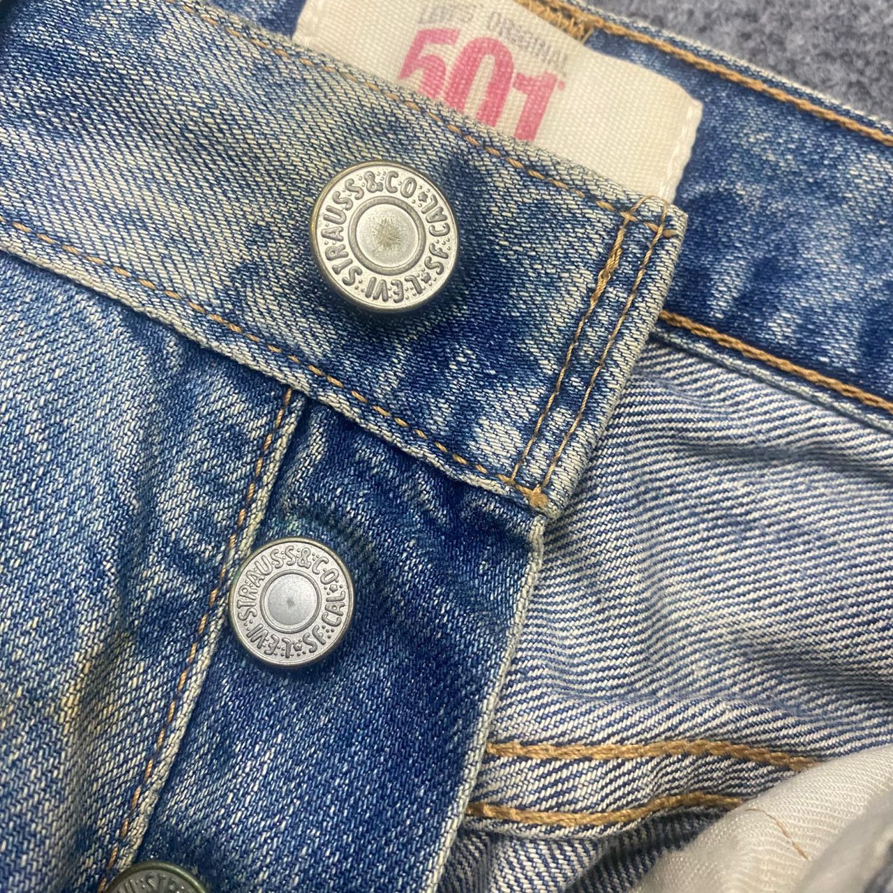 Levi's 💥Vintage Levis 501 Button Fly Kurt Cobain Style Size US 33 - 14 Thumbnail