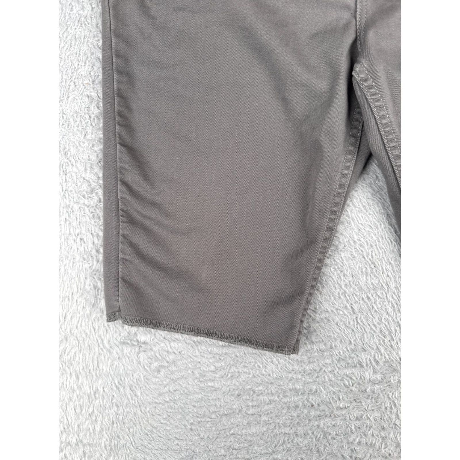 Volcom Volcom Shorts Men 30 Gray Cotton Blend Twill Skateboard Beach 11" Raw Hem Mens Size US 30 / EU 46 - 3 Thumbnail