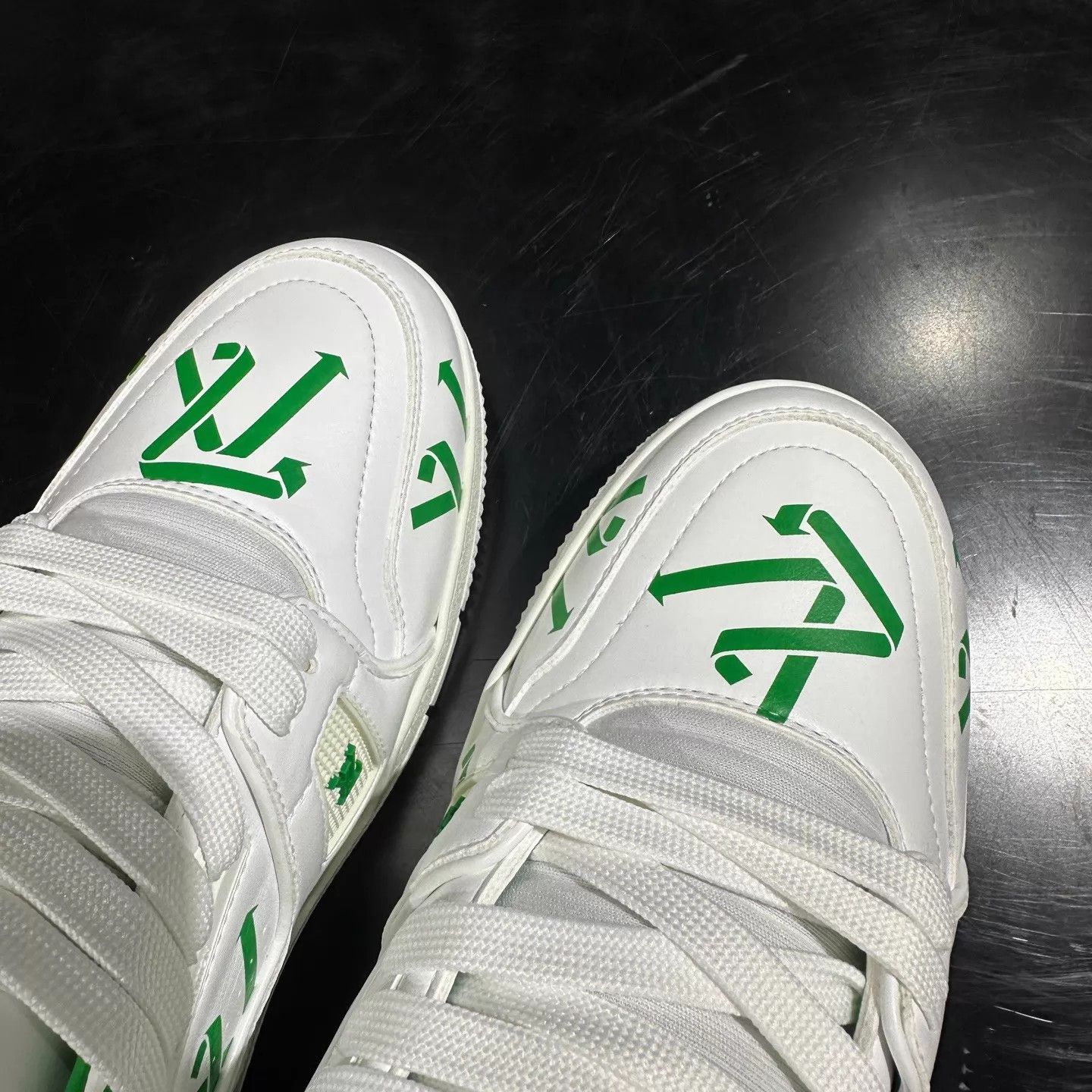 Louis Vuitton Louis Vuitton Trainer White Green 40.5 (UK6.5) Size US 7.5 / EU 40-41 - 5 Thumbnail
