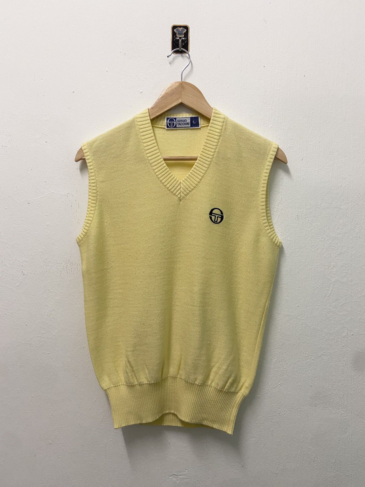 Sergio Tacchini × Vintage Vintage Sergio Tacchini Yellow Vest Size L / US 10 / IT 46 - 1 Thumbnail