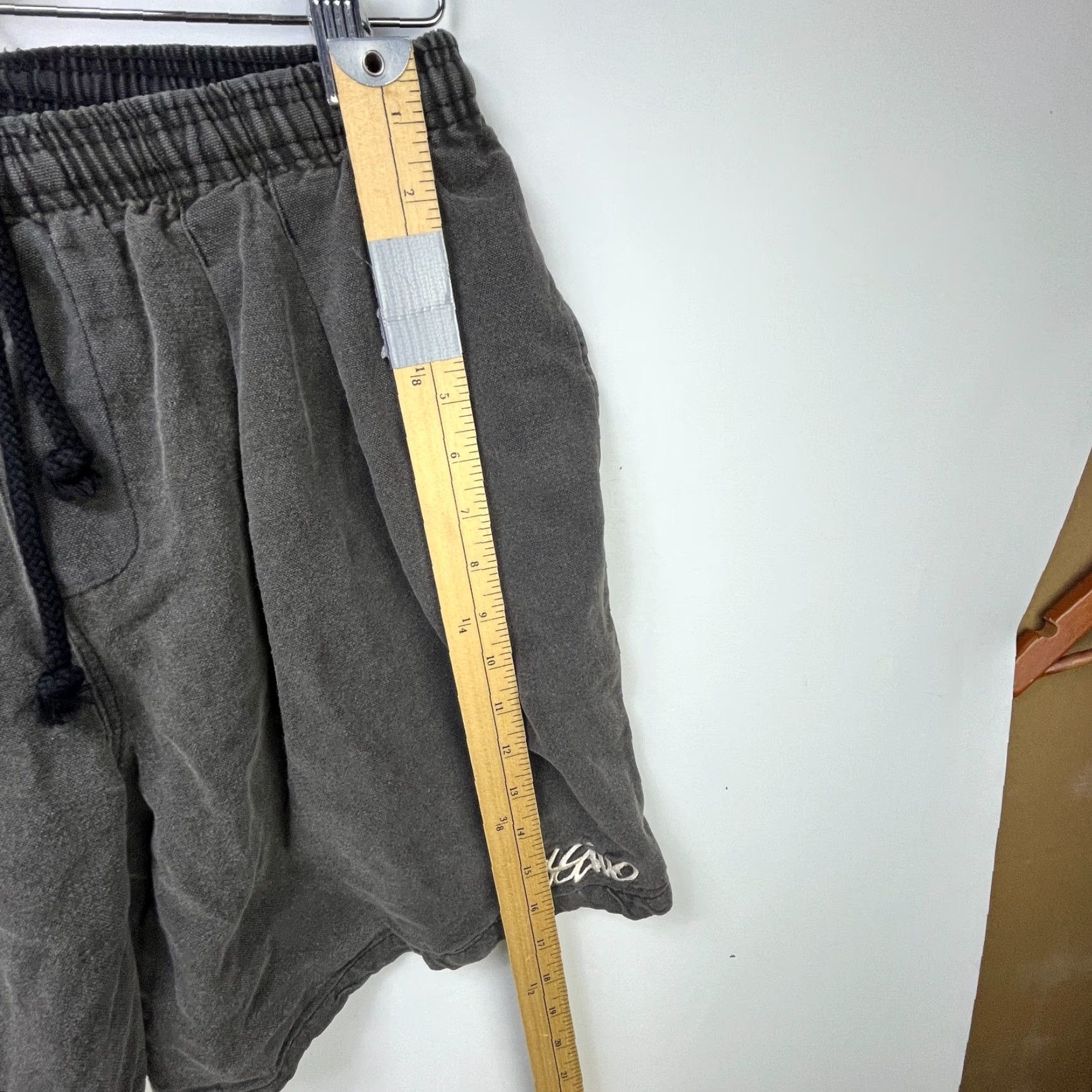 Mossimo VINTAGE Mossimo Shorts Mens Chino Solid Black 90s Sun faded M Black Mens Size US 31 - 7 Thumbnail