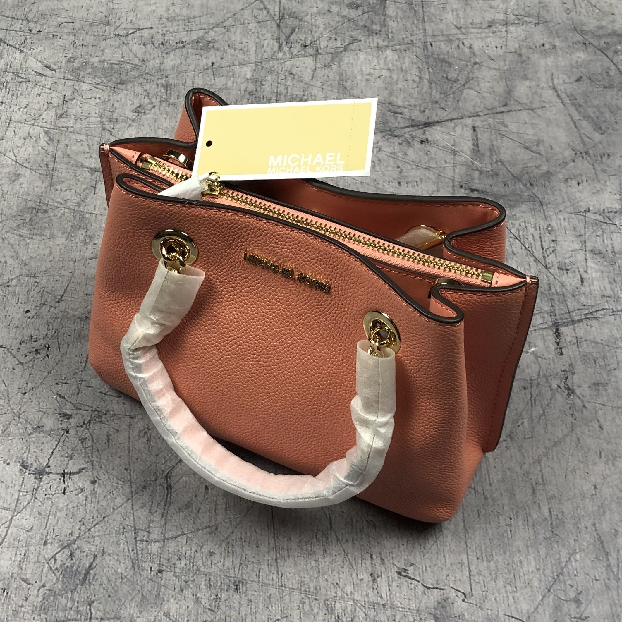 Michael Kors New! Michael Kors Teagen Leather Peach Bag Size ONE SIZE - 1 Thumbnail