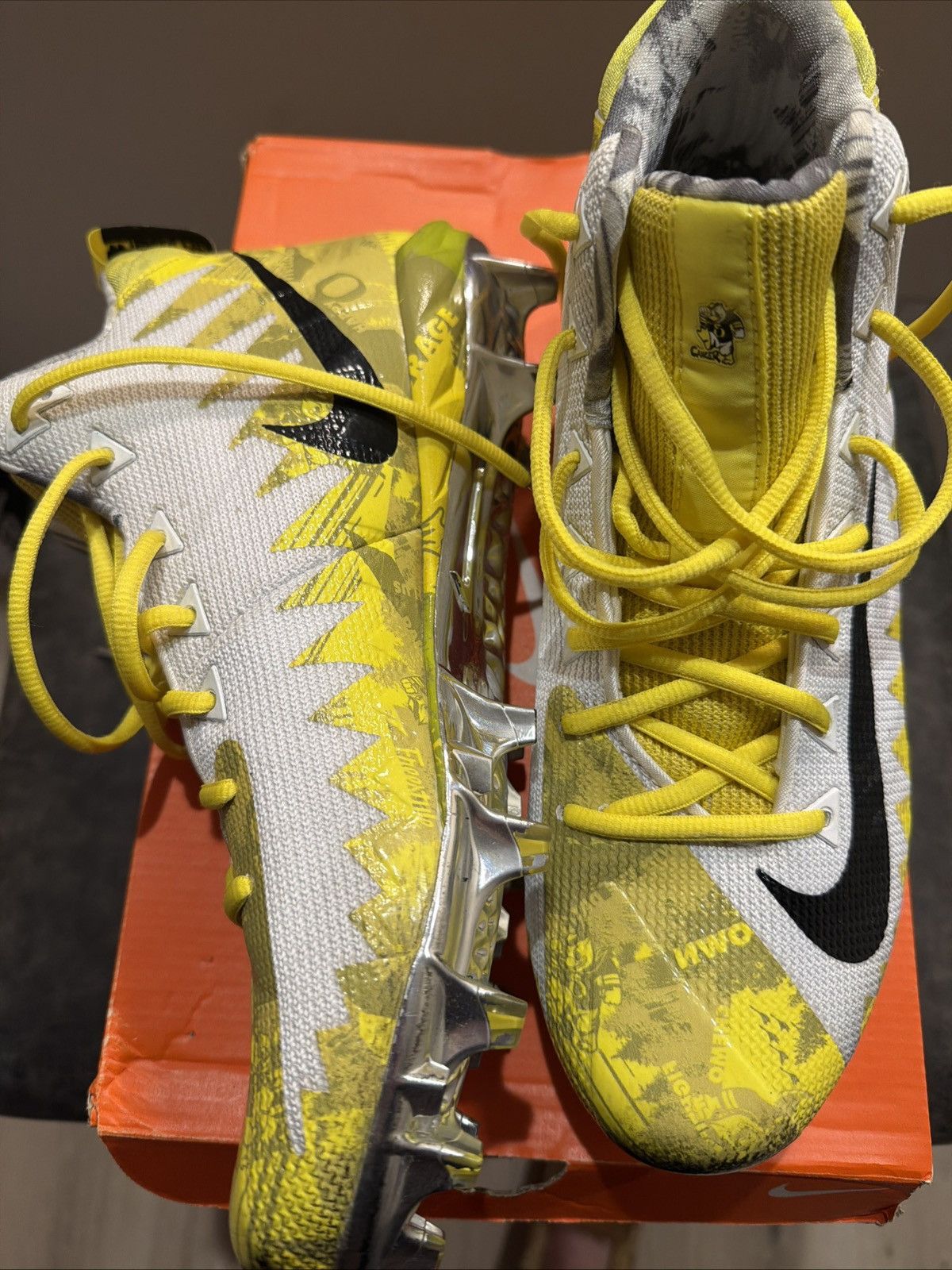 Nike PE Oregon Ducks Alpha Menace Pro Mid Stomp Out Cancer Size US 10.5 / EU 43-44 - 2 Thumbnail