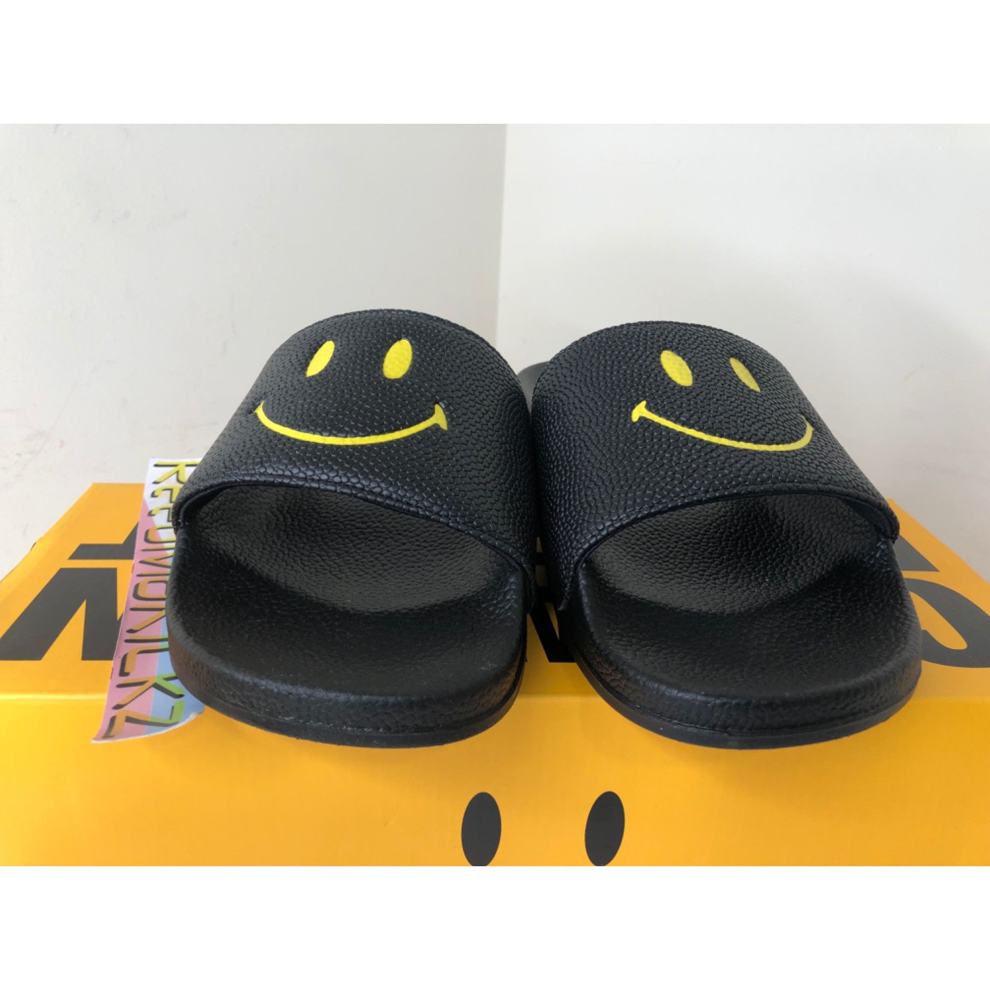 Market Chinatown Market Slides Smiley Black Yellow mens 10us Size US 10 / EU 43 - 3 Thumbnail