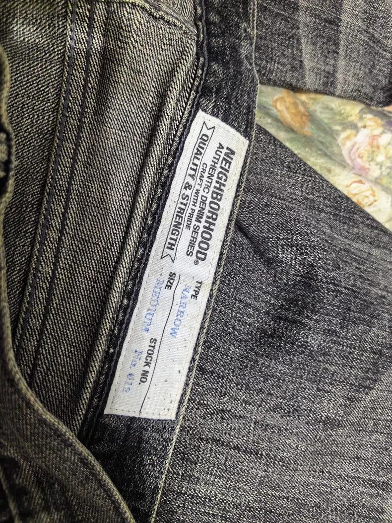 Neighborhood Neighborhood size M Jeans Size US 27 - 4 Thumbnail