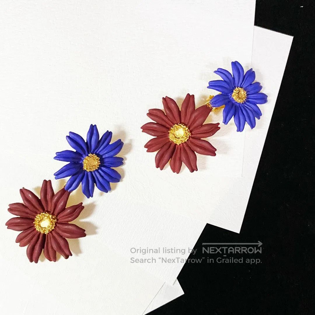 Kenzo Kenzo Sunflower Vintage Ear Clips. Size ONE SIZE - 2 Thumbnail