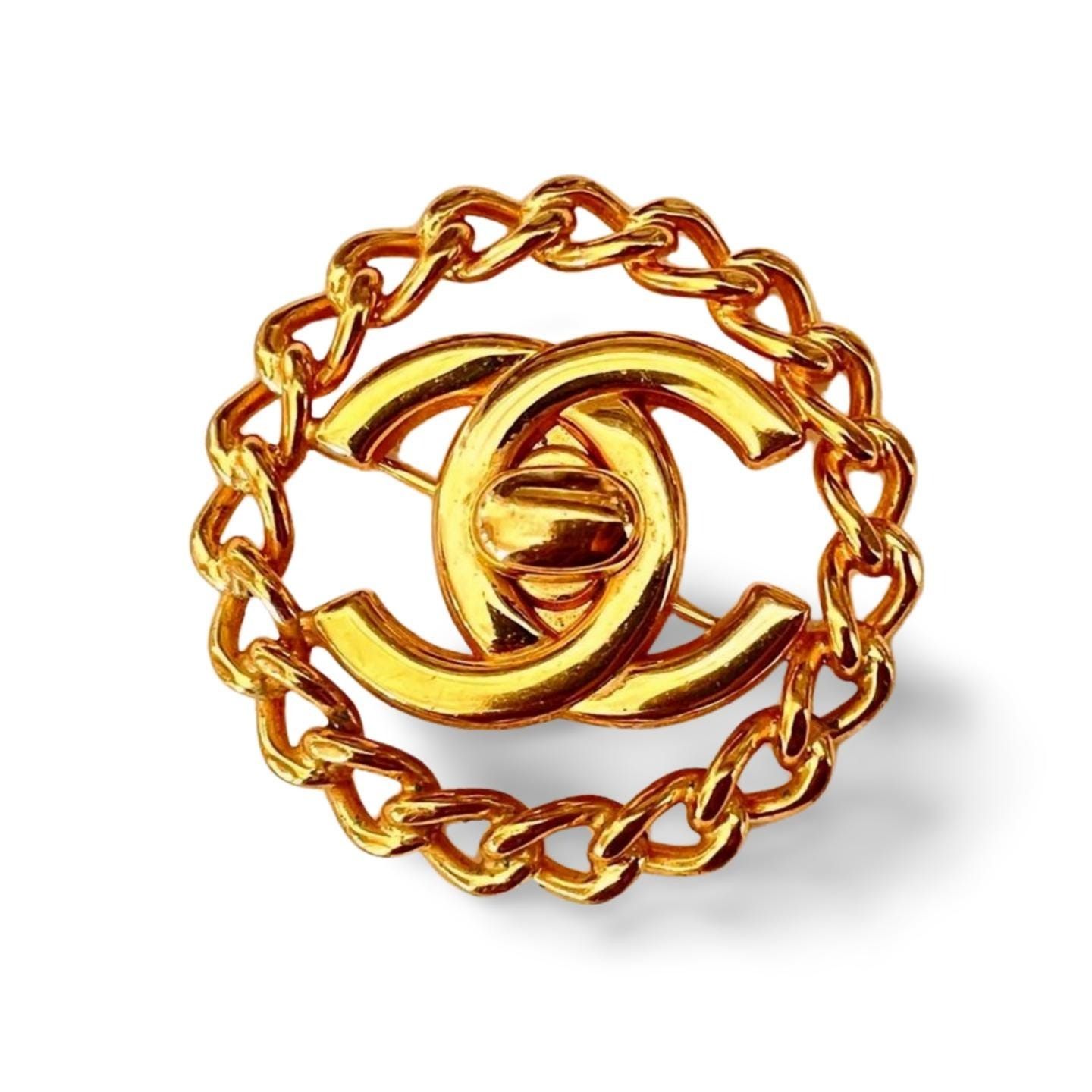 Chanel Vintage CHANEL golden chain frame turn lock CC pin brooch. Size ONE SIZE - 10 Thumbnail
