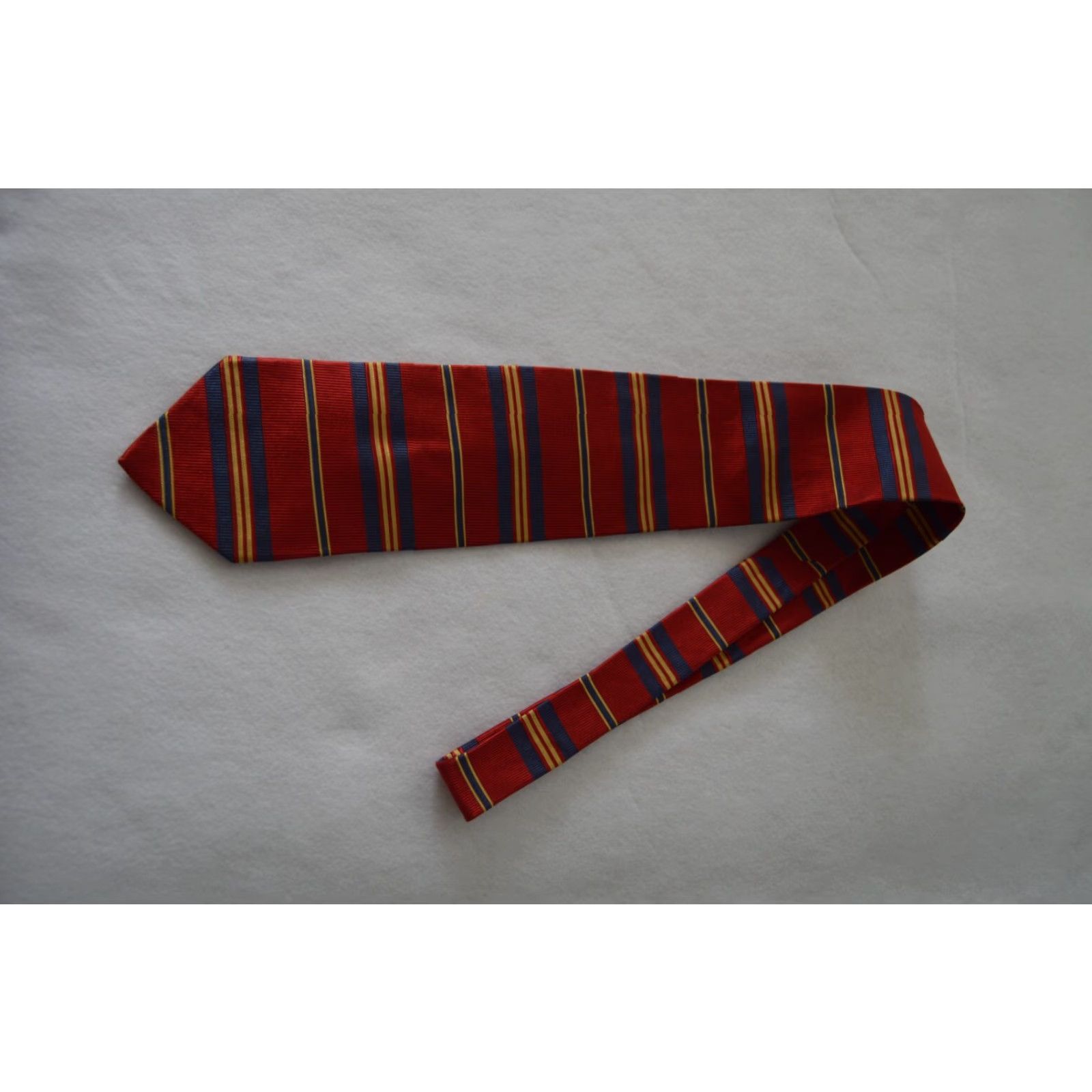 Jos. A. Bank VINTAGE JOS A BANK Tie Made in ITALY Red STRIPES Luxury Necktie Men 57"-60" 100% Silk Classic Width Size ONE SIZE - 2 Thumbnail