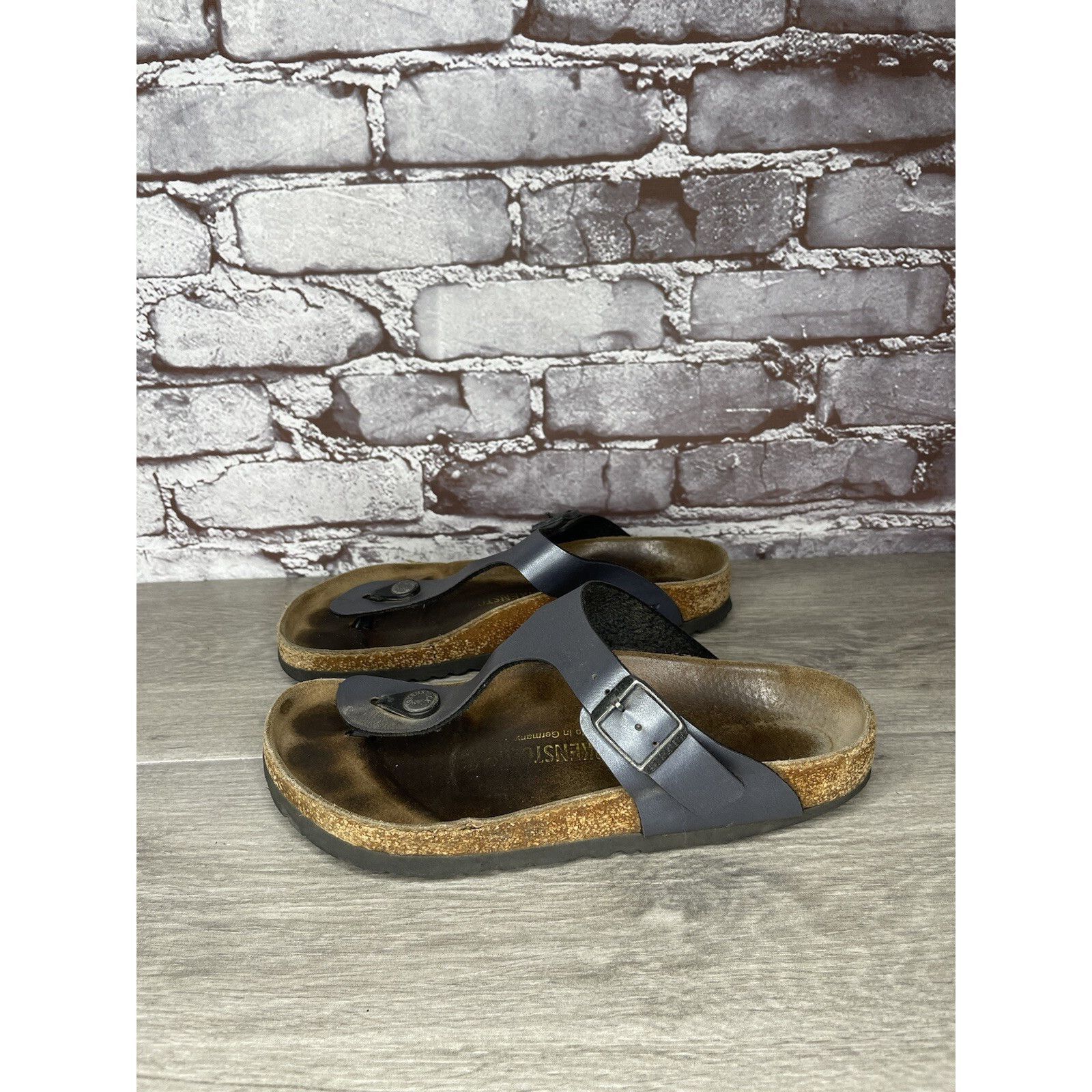 Birkenstock Birkenstock Gizeh Metallic Blue Leather Strap Sandals Women Size US 6 / IT 36 - 18 Thumbnail