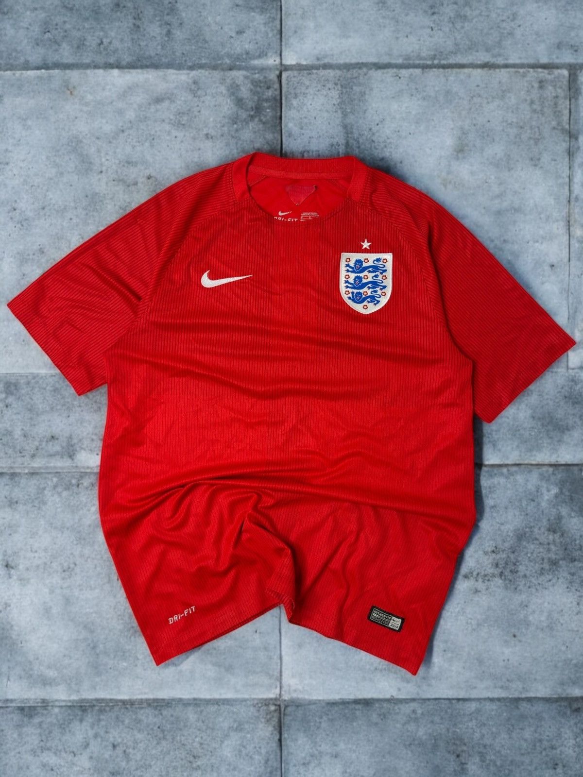 Nike Red England Jersey 2014/2015 away blokecore swag y2k drip Size US M / EU 48-50 / 2 - 1 Thumbnail