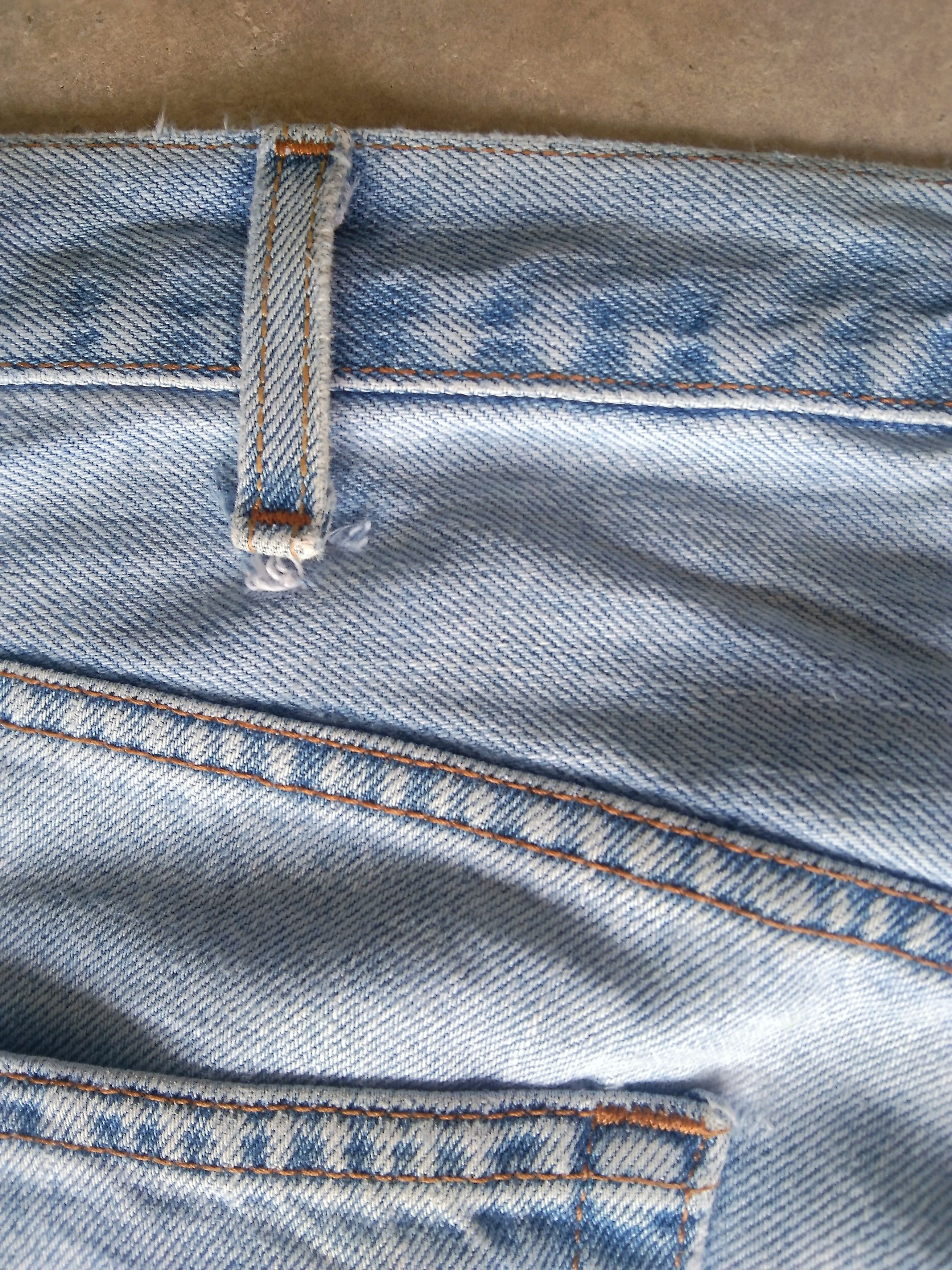 Levi's Vintage Levi's Jeans 550 Light Wash Relaxed Fit Denim 38x32 Size US 38 / EU 54 - 5 Thumbnail