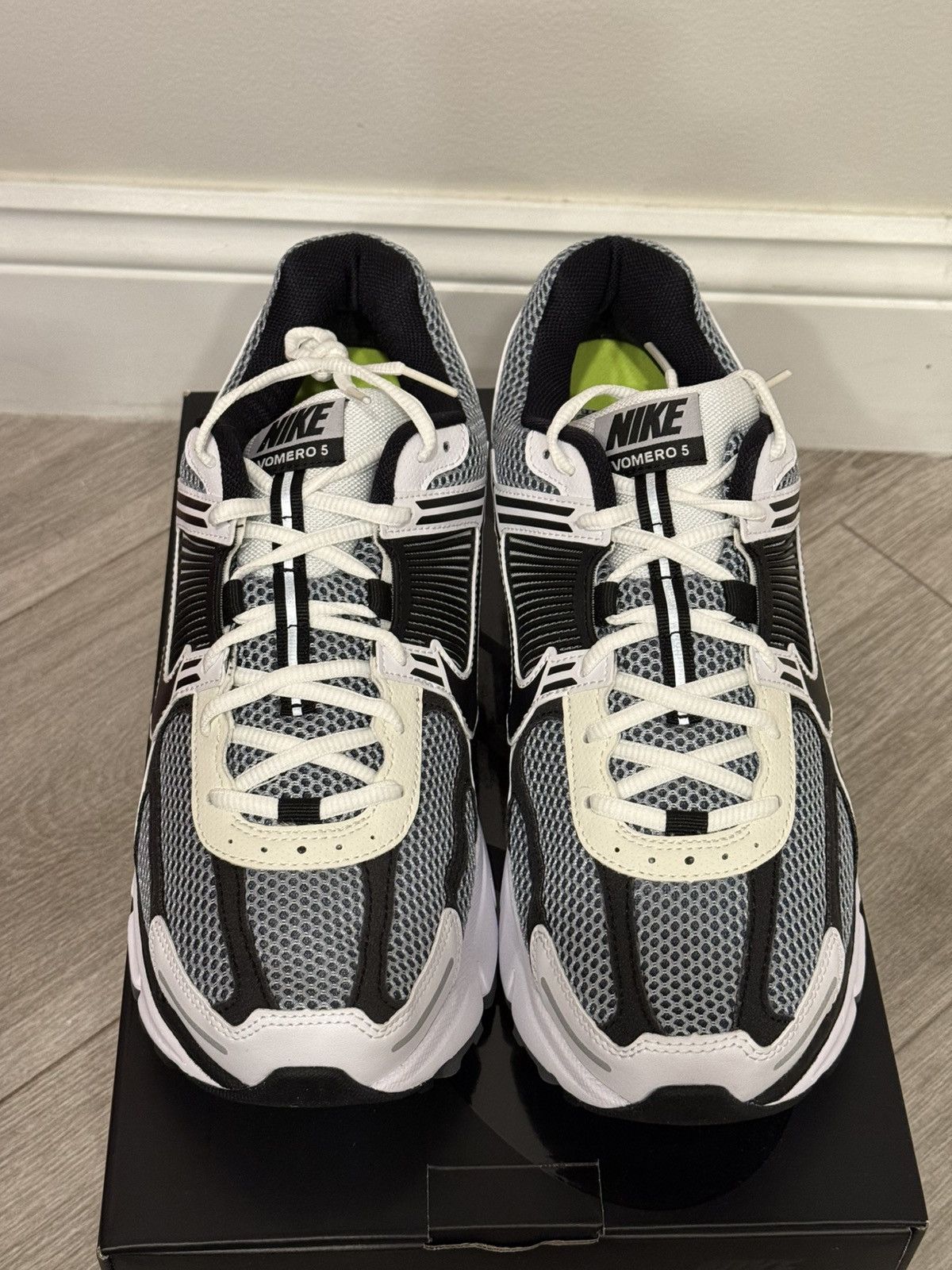 Nike Nike Air Zoom Vomero 5 SE SP Dark Grey Black White Size 12 Size US 12 / EU 45 - 4 Thumbnail