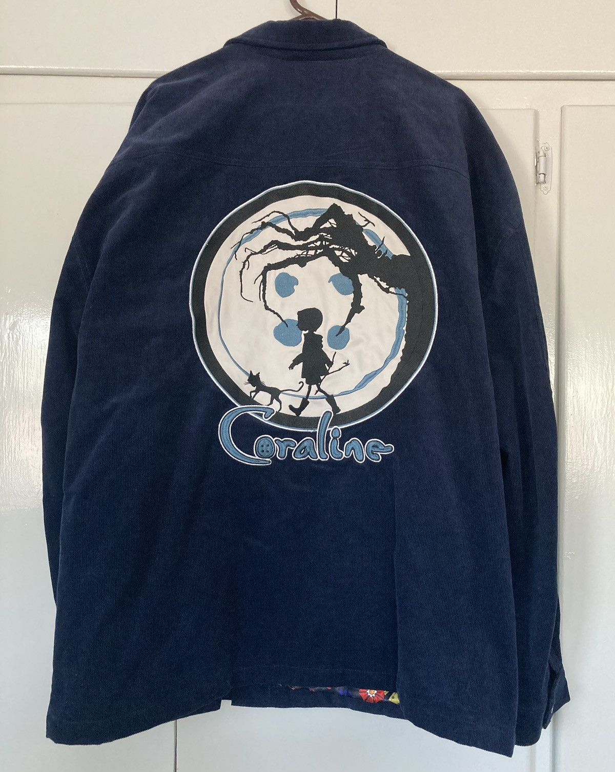 Other CORALINE EMBROIDERED ICONS CHORE JACKET BOX LUNCH EXCLUSIVE Size 3XL / US 20-22 - 2 Thumbnail