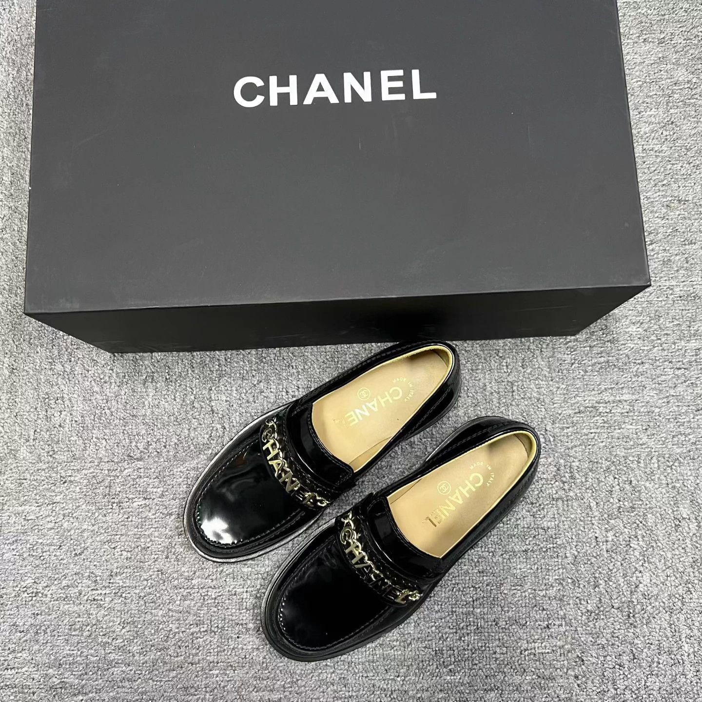 Chanel Chanel Women's Black Patent Calfskin Leather Flats Size US 4 / IT 34 - 1 Thumbnail