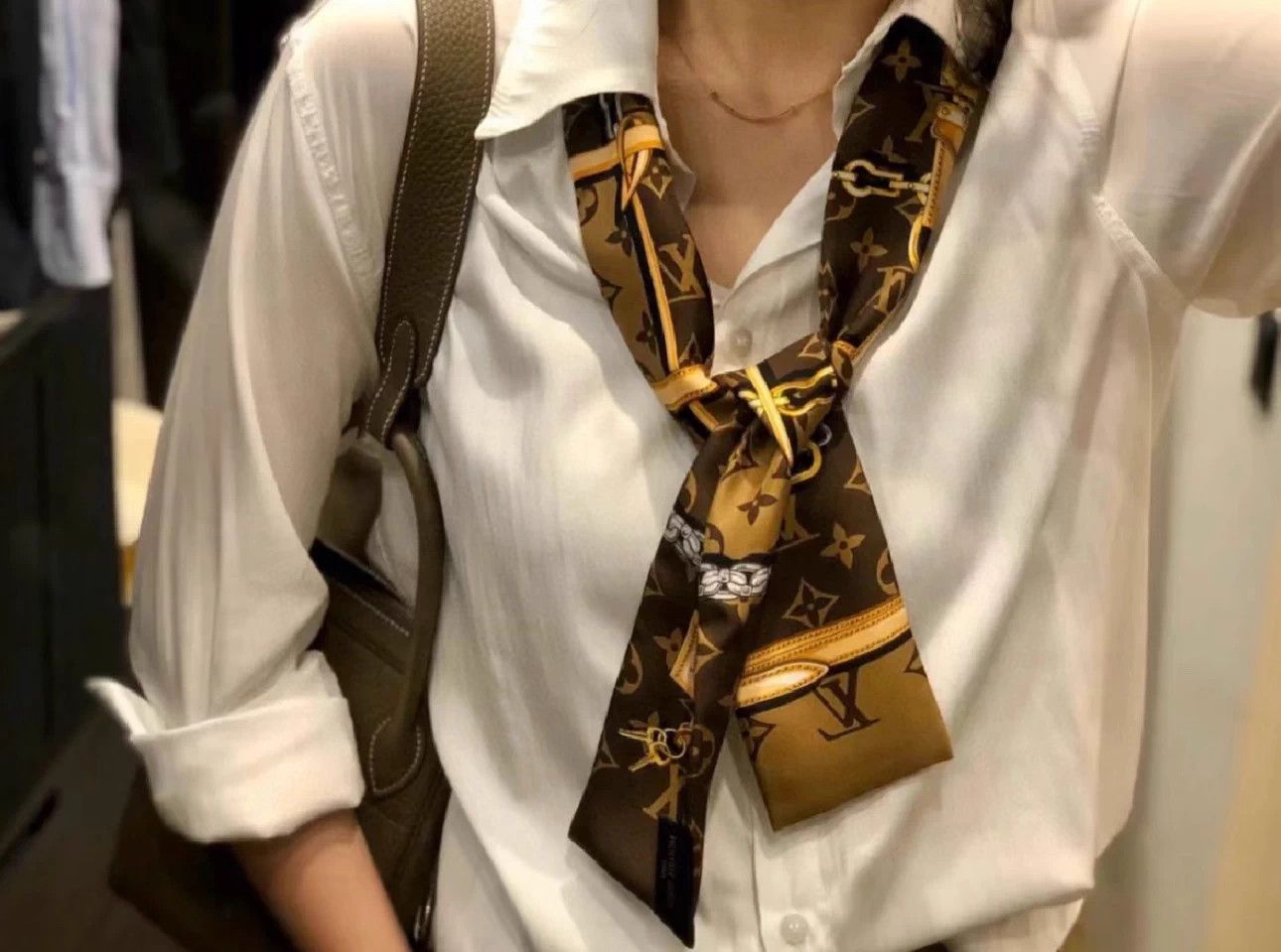 Louis Vuitton LV Monogram silk hair scarf NWT boxed Size ONE SIZE - 2 Thumbnail