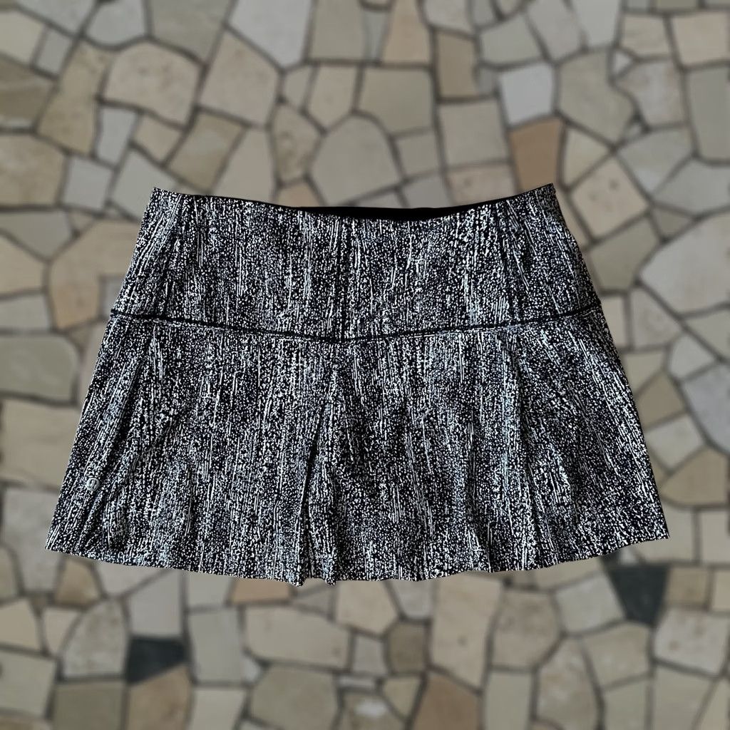 Lululemon Lululemon Lost in Pace Skirt Air Time White Black Women’s 10 Athletic Pockets Short Geometric Urban Athleisure 33-36 Waist Mens? Womens? Size 32" / US 10 / IT 46 - 1 Thumbnail