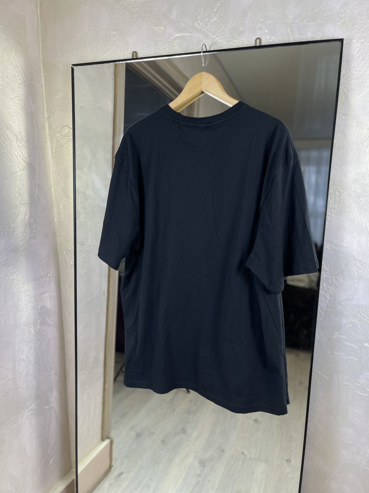Tommy Hilfiger Tommy Jeans Heritage Varsity Crest Graphic Tee Black Size US L / EU 52-54 / 3 - 9 Thumbnail