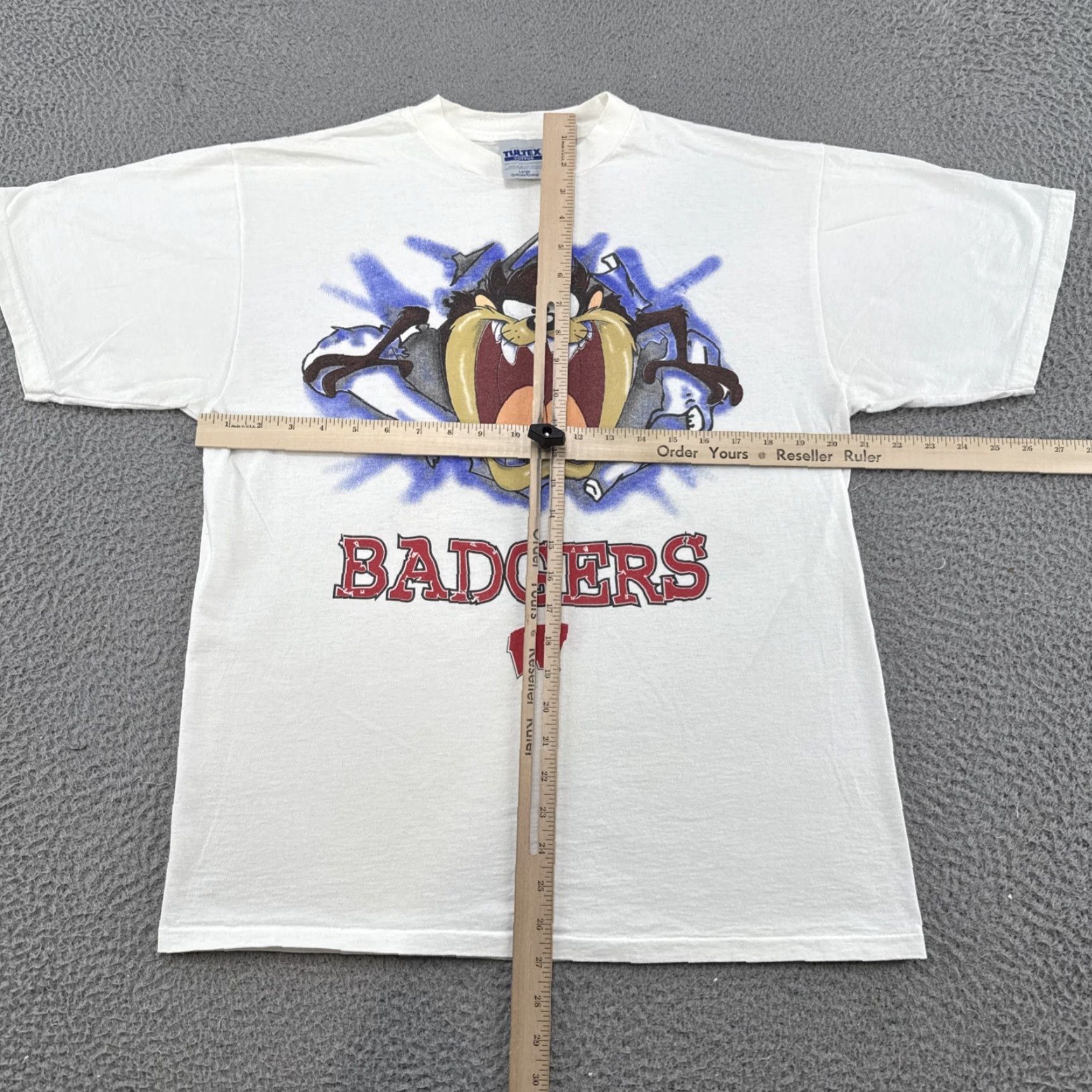 Tultex VINTAGE 1994 Looney Tunes Taz WI Badgers Double Sided T-Shirt SZ L NCAA Graphic Tultex Mens Cotton Off-White 1990s Taz WTF? Size US L / EU 52-54 / 3 - 5 Thumbnail