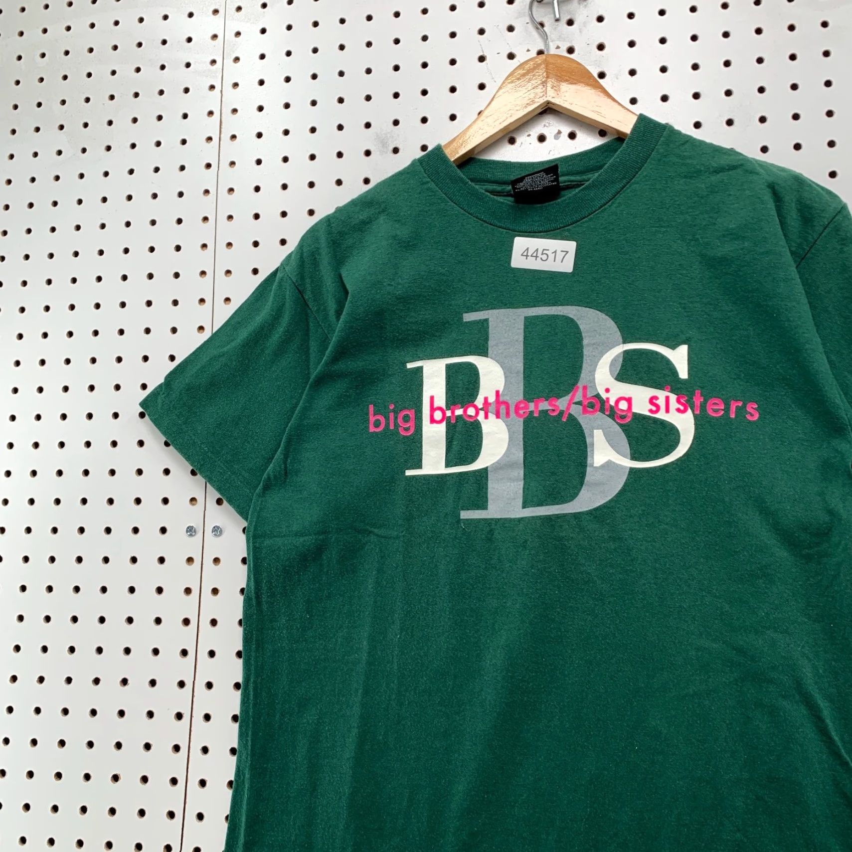 Vintage Vintage Big Brothers Big Sisters Shirt Mens Medium Green Single Stitch Fit Small Man Size US M / EU 48-50 / 2 - 2 Thumbnail
