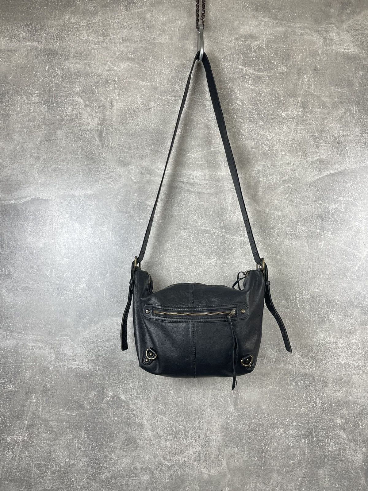 Vintage Vintage Leather Crossbody Bag Grommet Strap&Zipper Pocket Size ONE SIZE - 1 Thumbnail