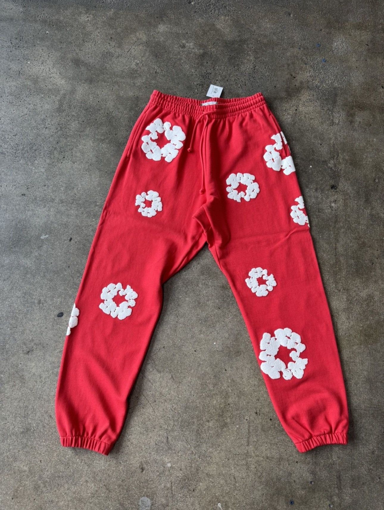 DENIM TEARS Denim Tears Cotton Wreath Sweatpants Red Size US 34 / EU 50 - 1 Thumbnail