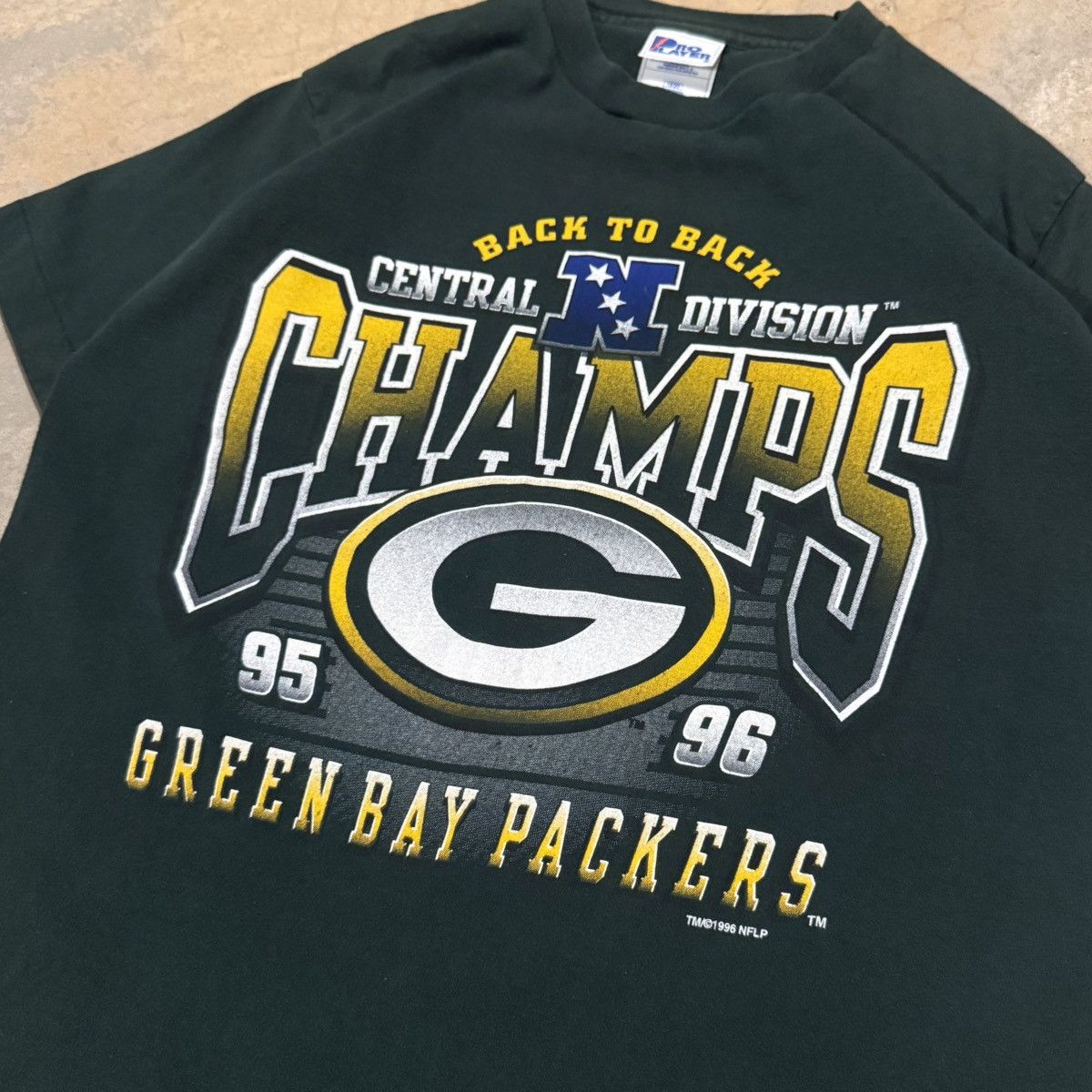 Pro Player Vintage 1990s Pro Player Green Bay Packers Champions NFL Tee Size US M / EU 48-50 / 2 - 3 Thumbnail