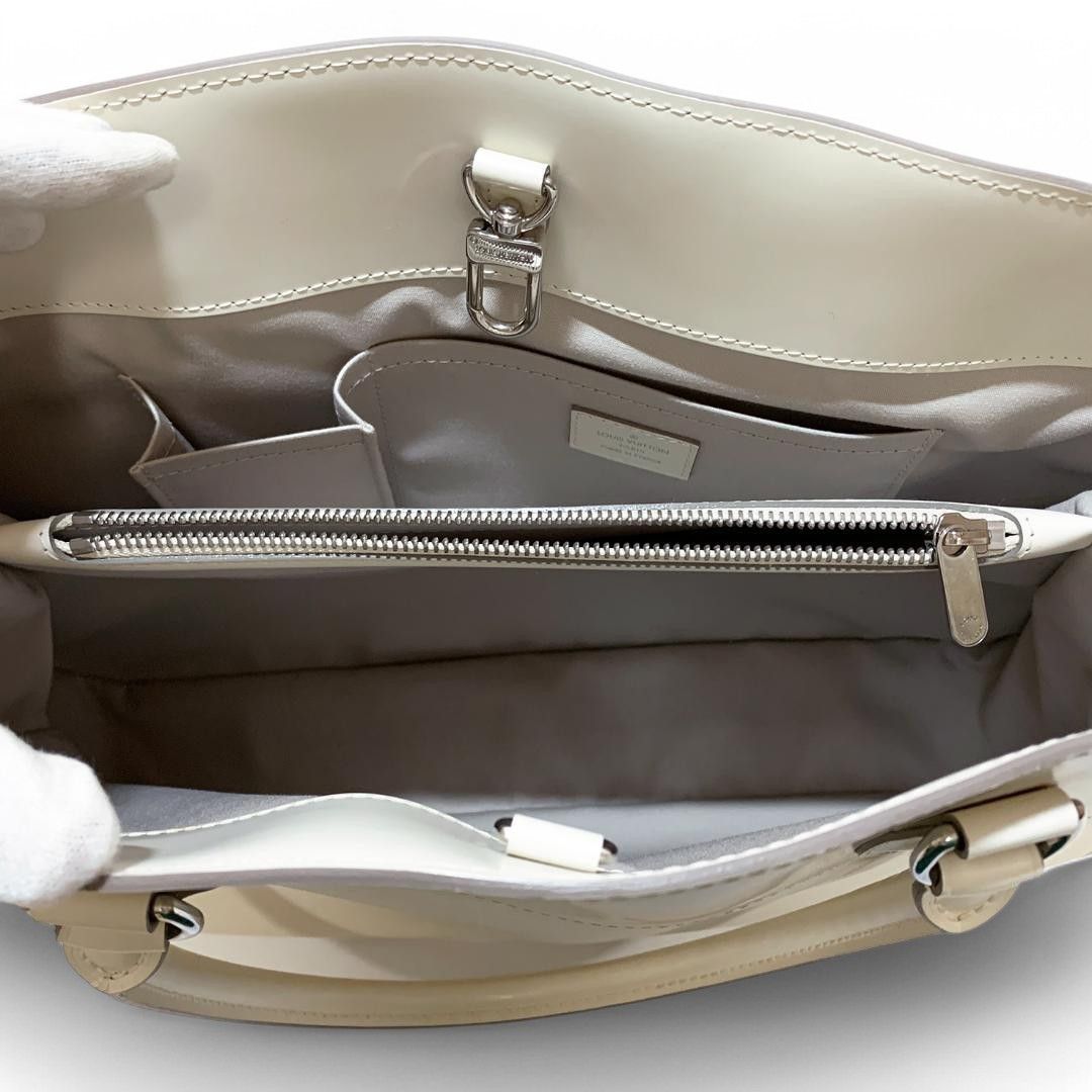 Louis Vuitton Louis Vuitton - Passy GM Handbag Leather Shoulder Bag White Size ONE SIZE - 10 Thumbnail